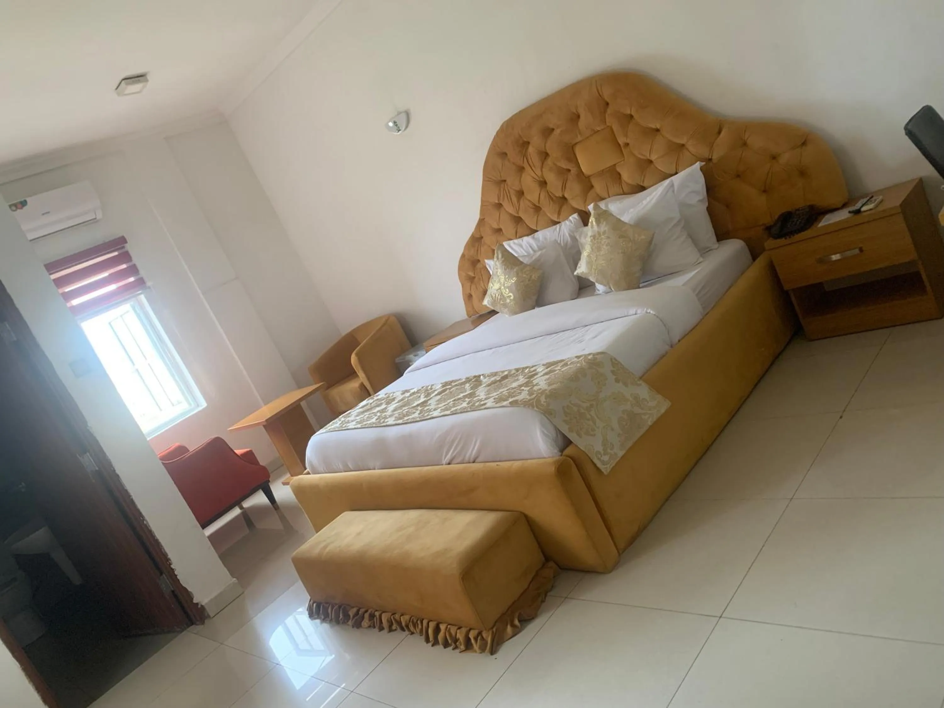ROSES REGENCY HOTEL AND SUITES