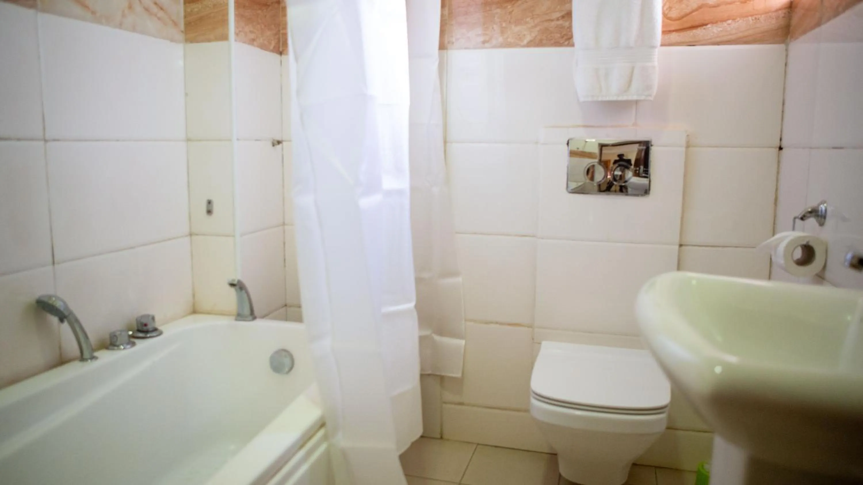 ROSES REGENCY HOTEL AND SUITES