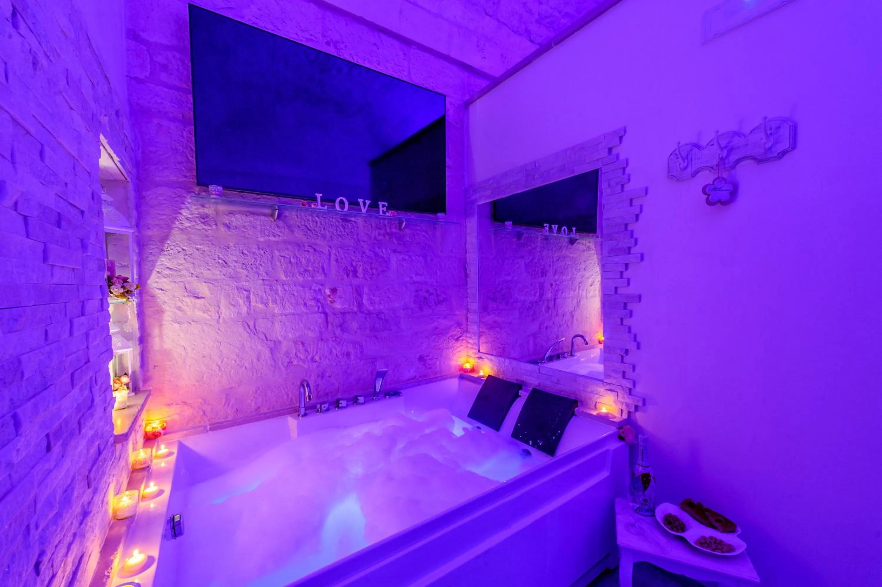 Hot Tub in Casa Deky