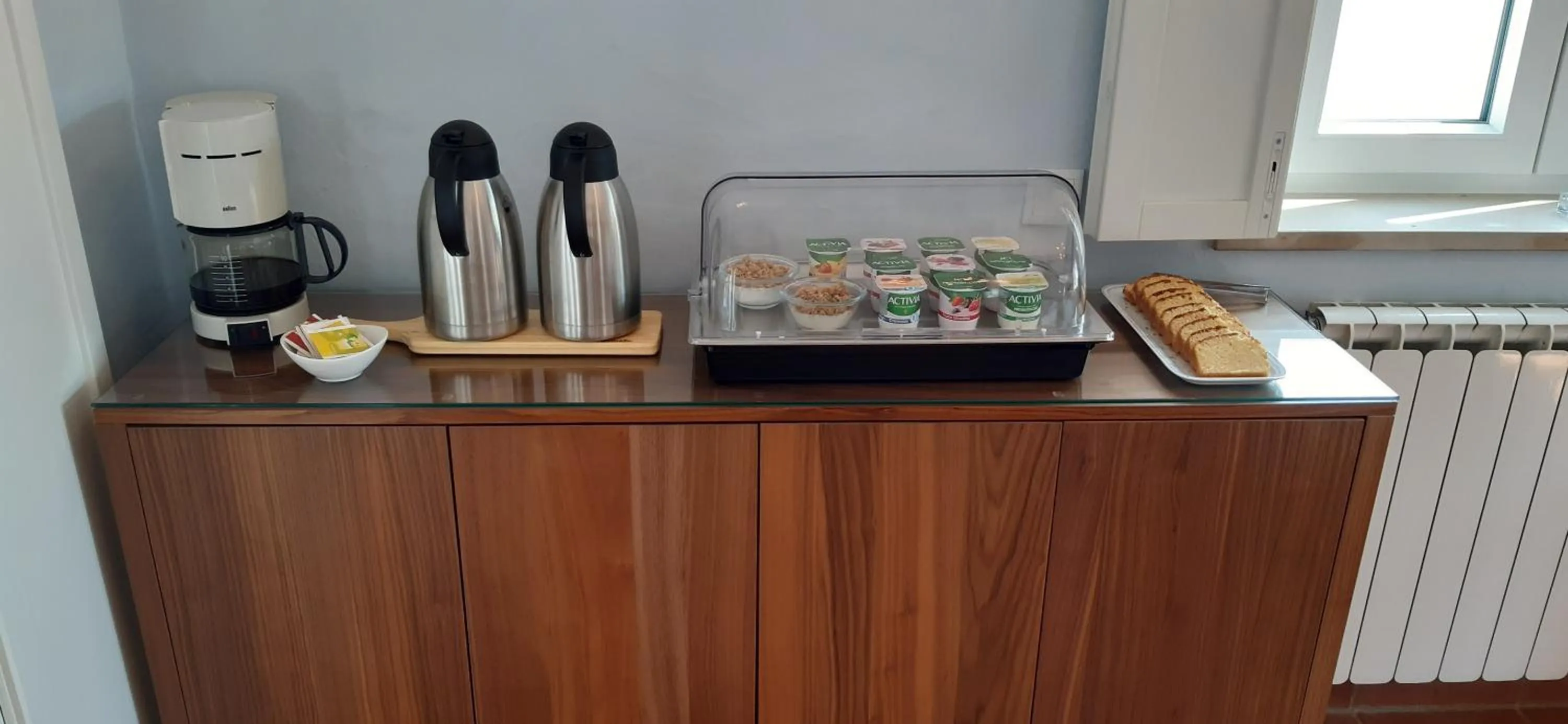 Breakfast in ApraHouseLoule Guesthouse