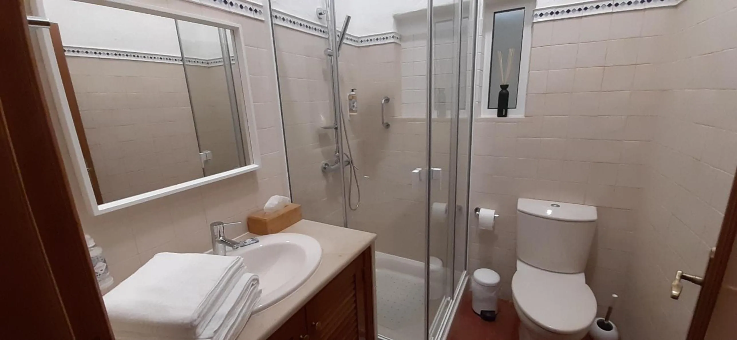 Bathroom in ApraHouseLoule Guesthouse