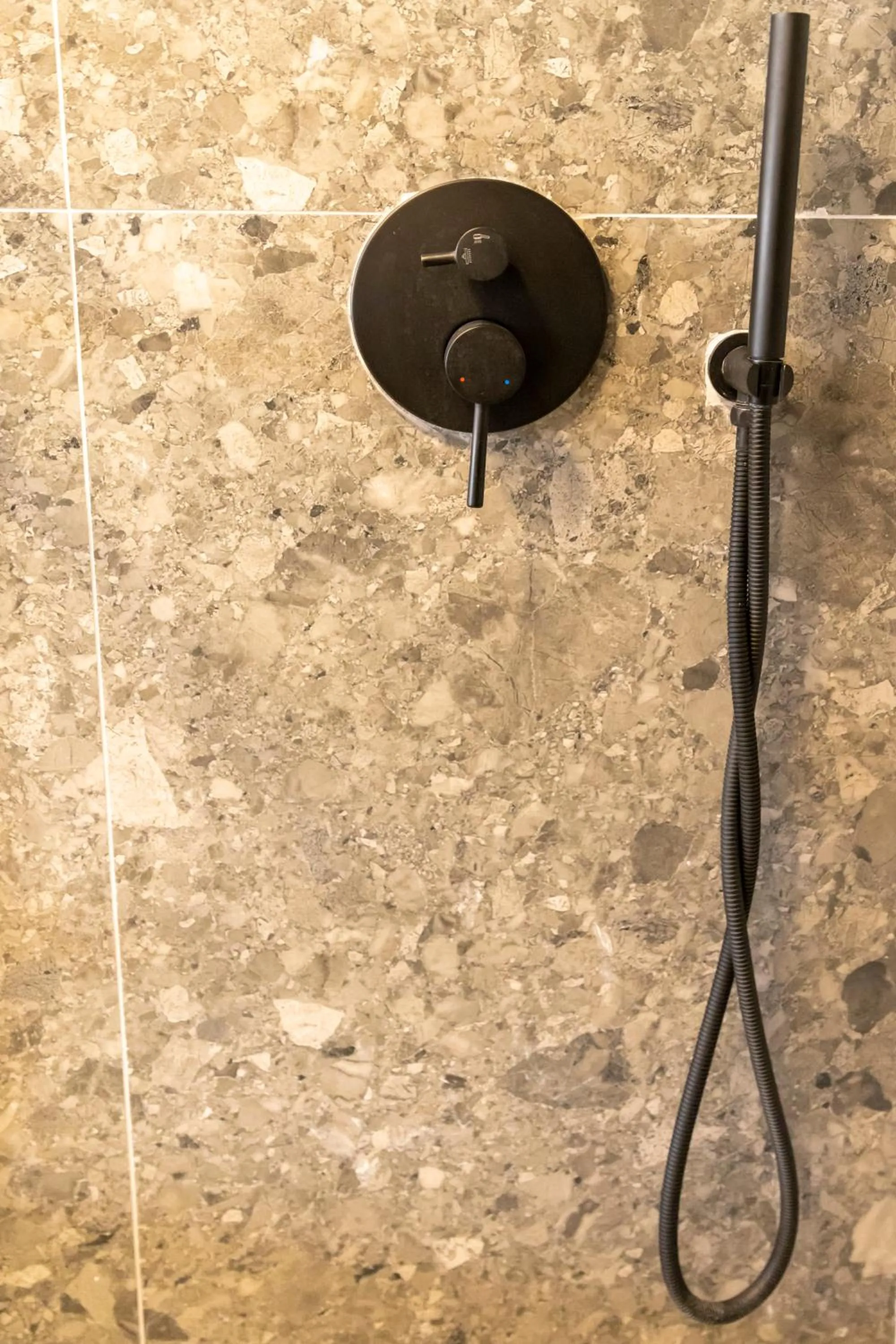 Centrally Stylish Suite by Acropolis