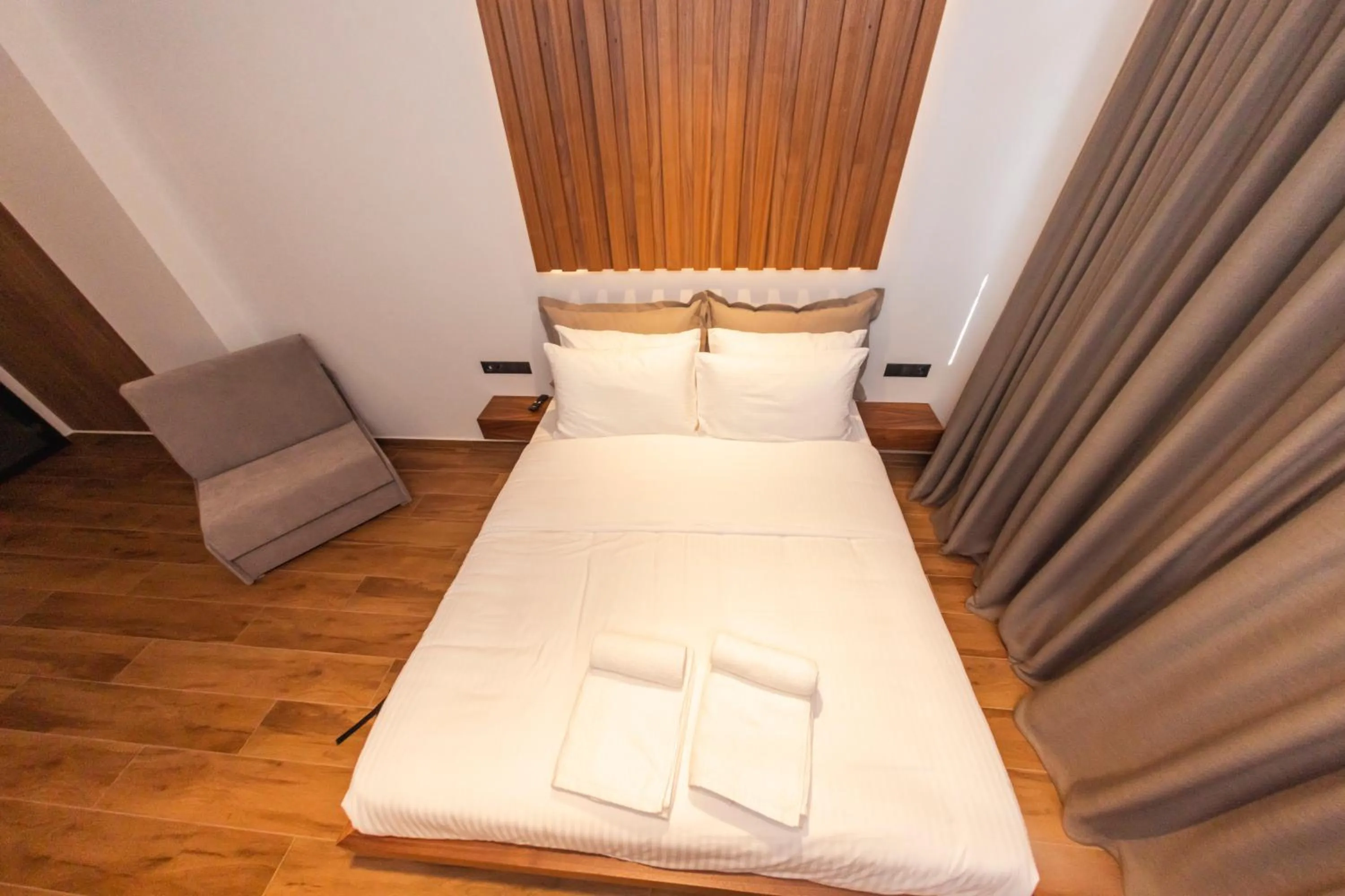 Centrally Stylish Suite by Acropolis