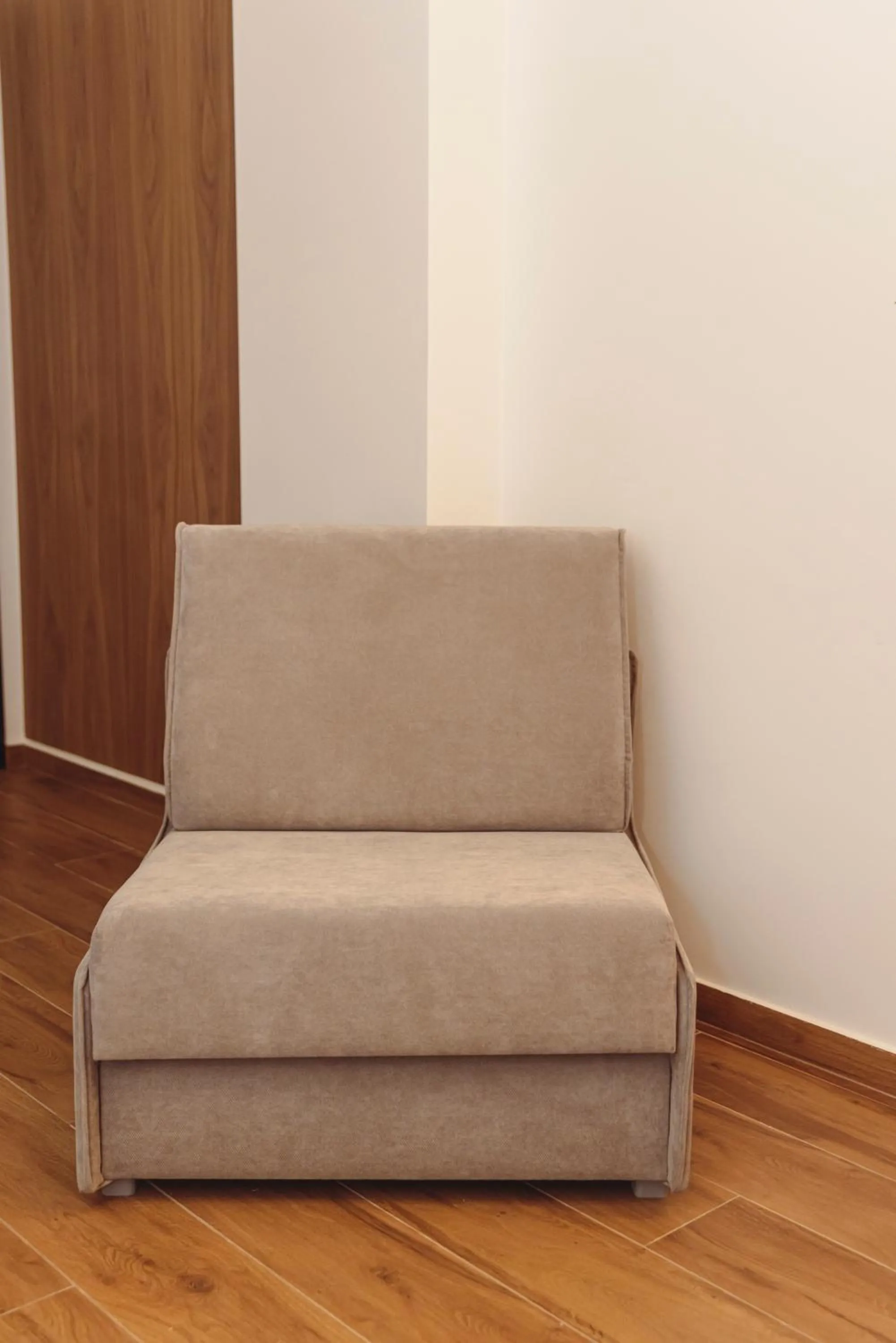 Centrally Stylish Suite by Acropolis