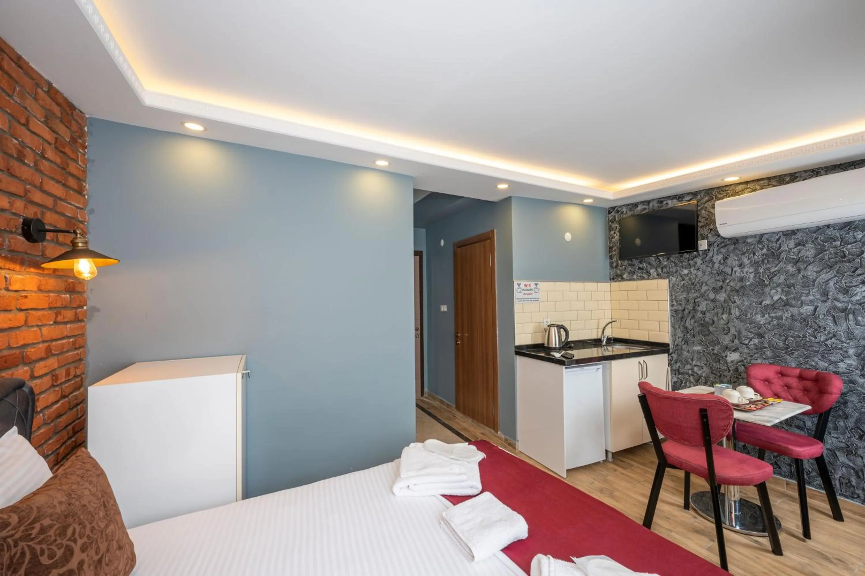 Photo of the whole room in Taksim Story Residence