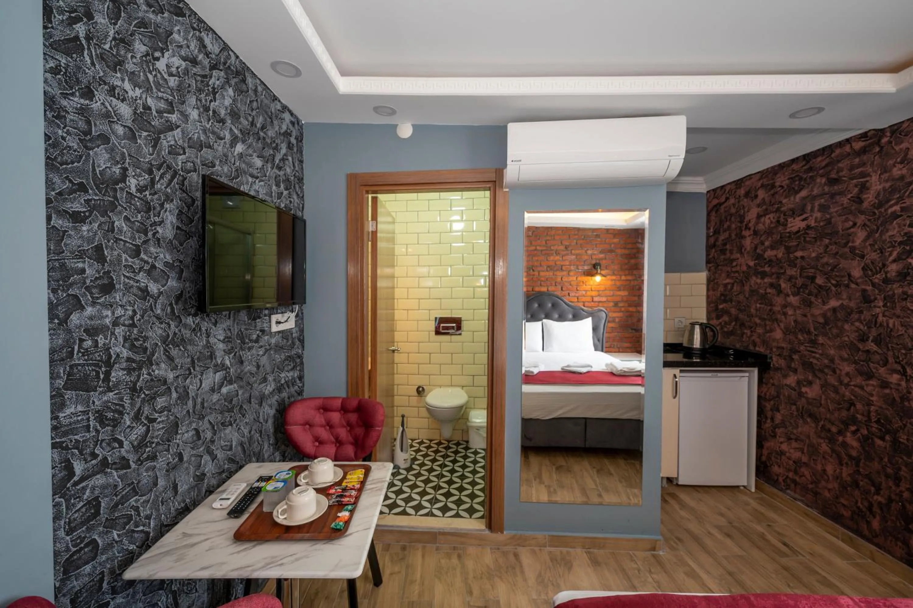 Dining area, Bed in Taksim Story Residence