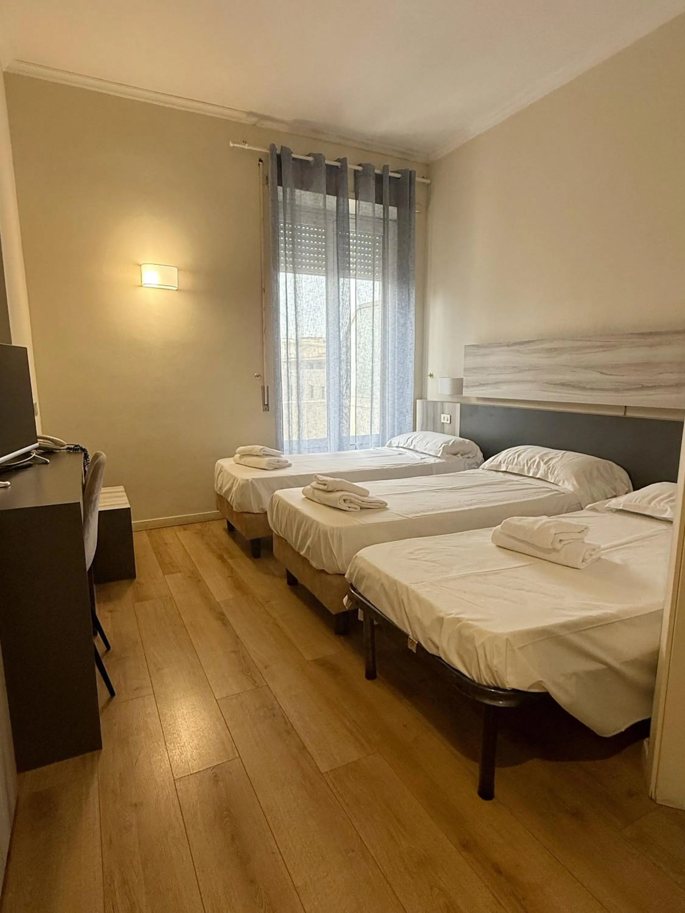 Property building, Bed in Hotel Laura