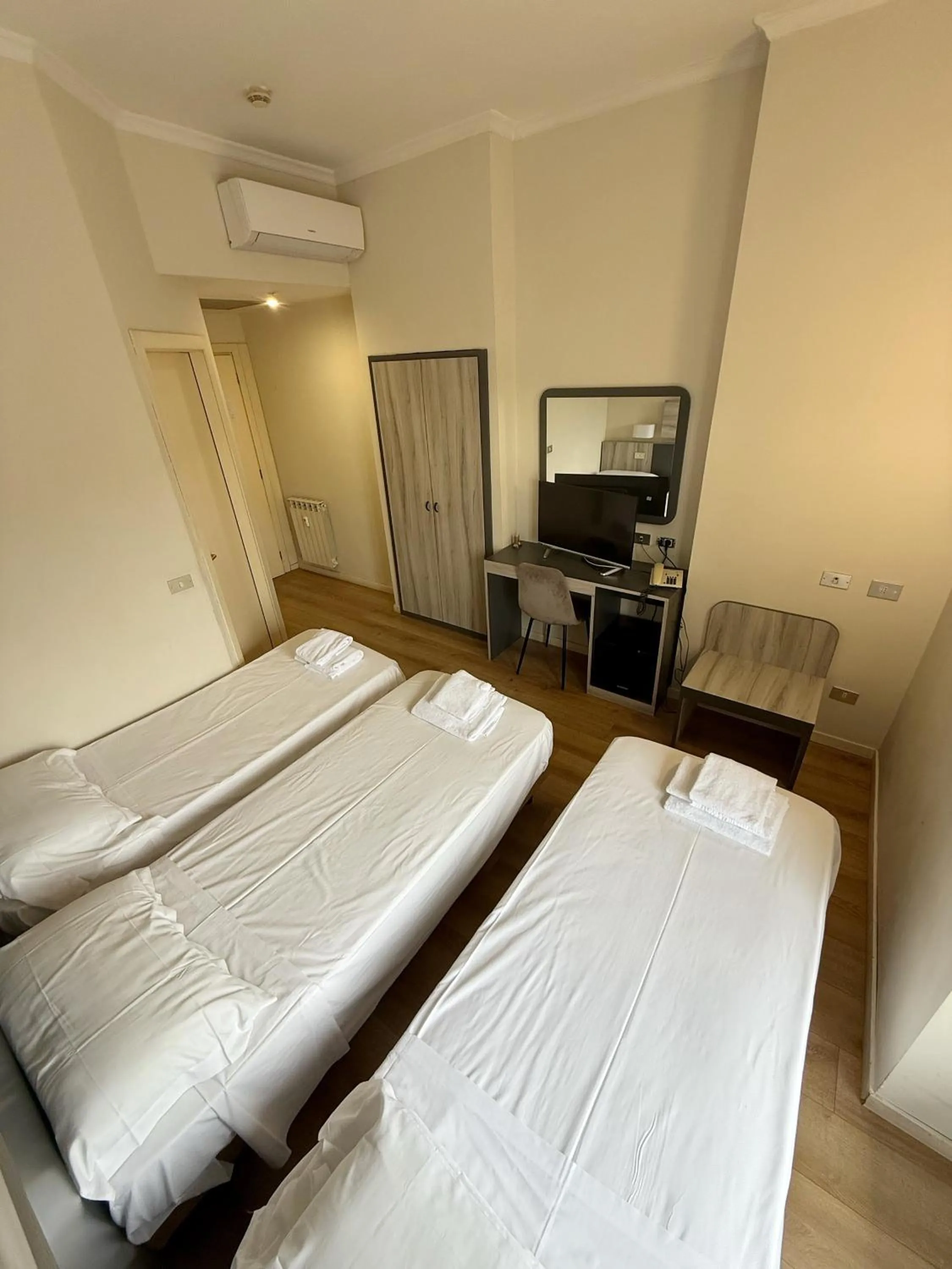 TV and multimedia, Bed in Hotel Laura