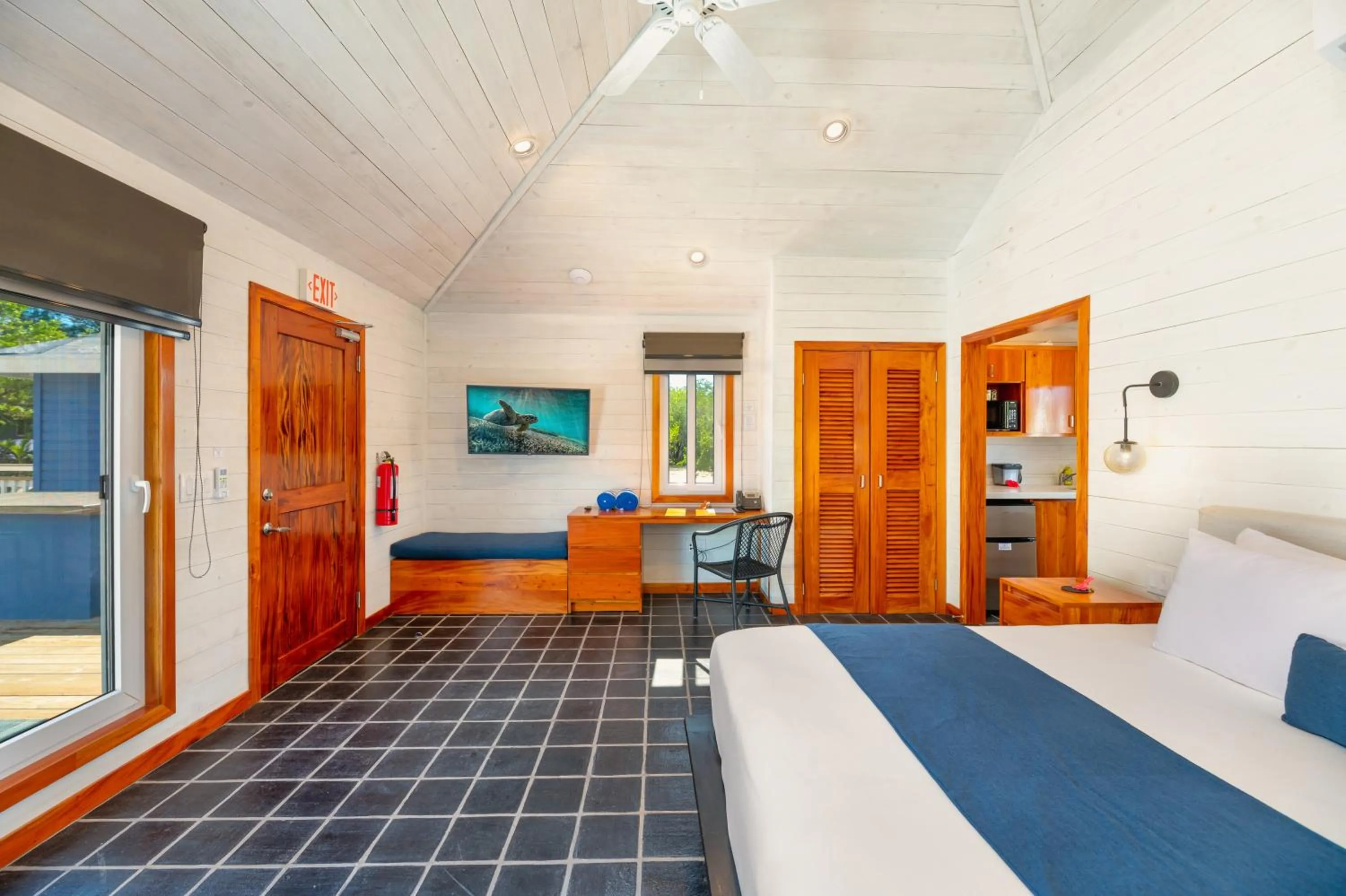 TV and multimedia, Bed in Barefoot Cay Resort