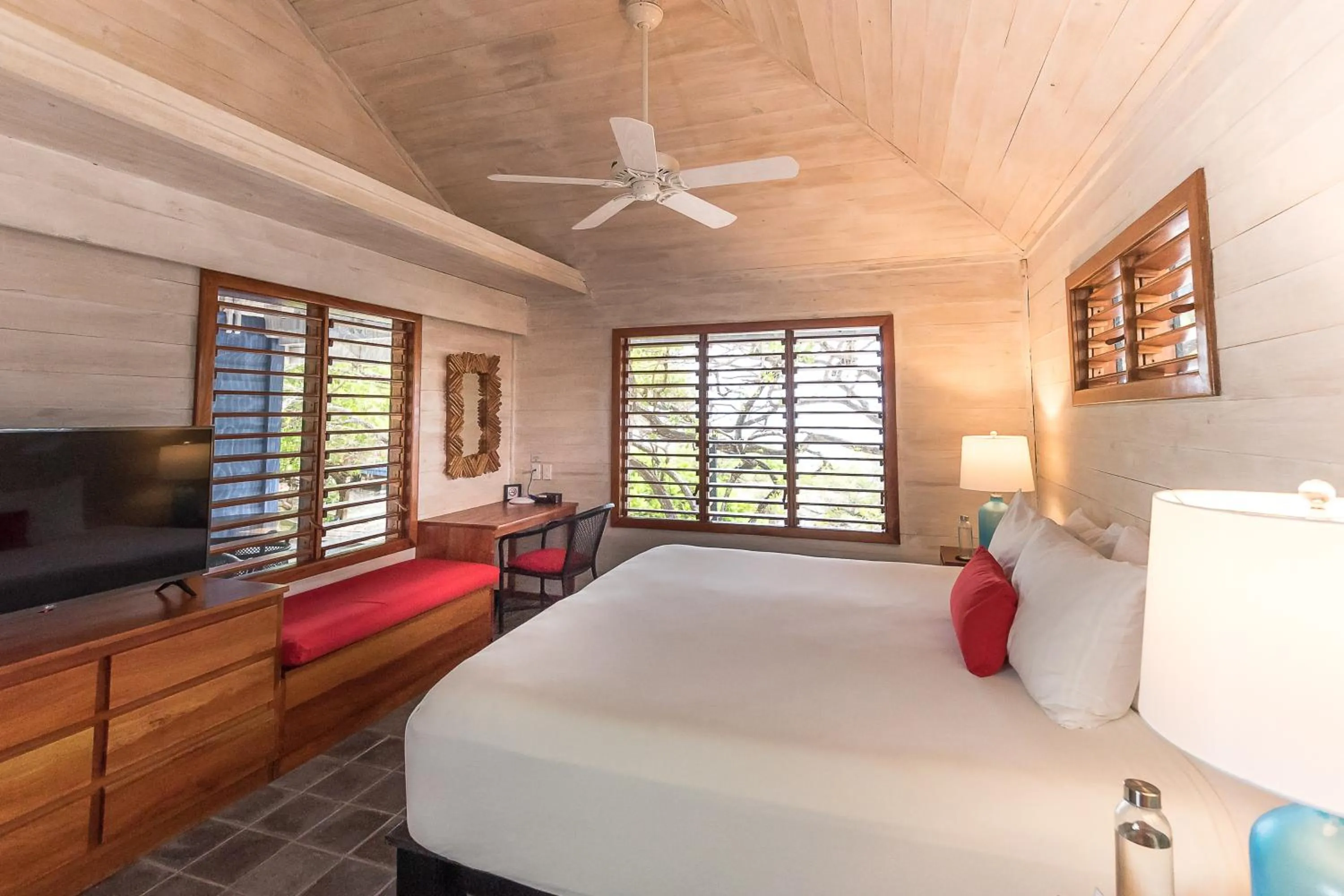 Bedroom, Bed in Barefoot Cay Resort