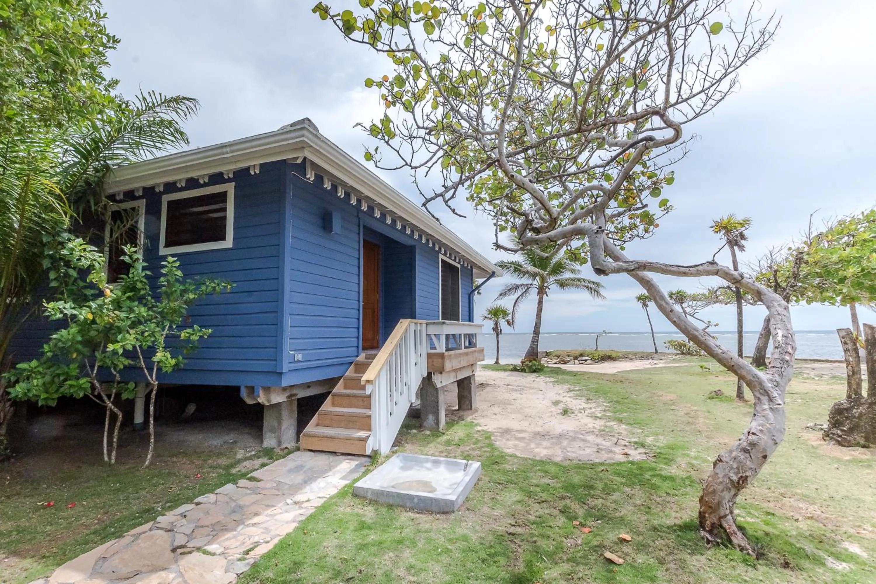 Facade/entrance in Barefoot Cay Resort