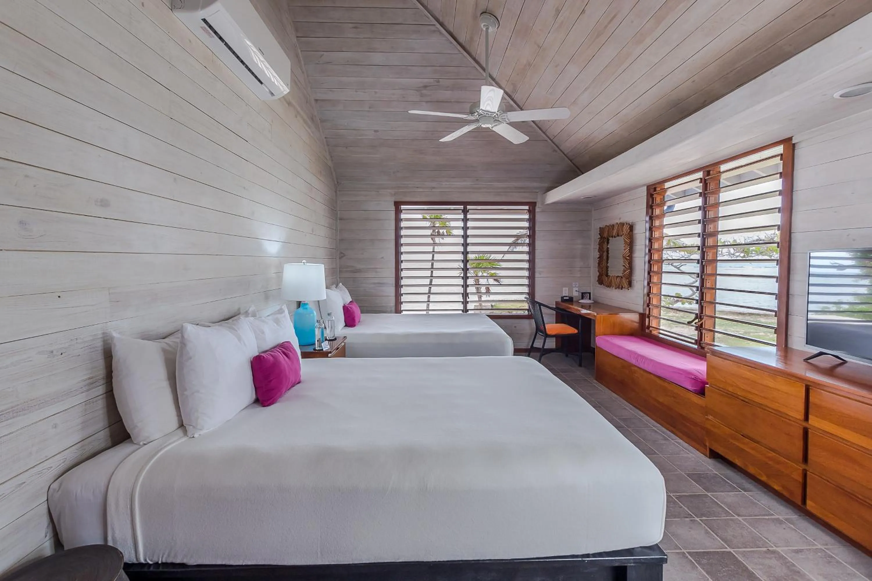 Bedroom, Bed in Barefoot Cay Resort