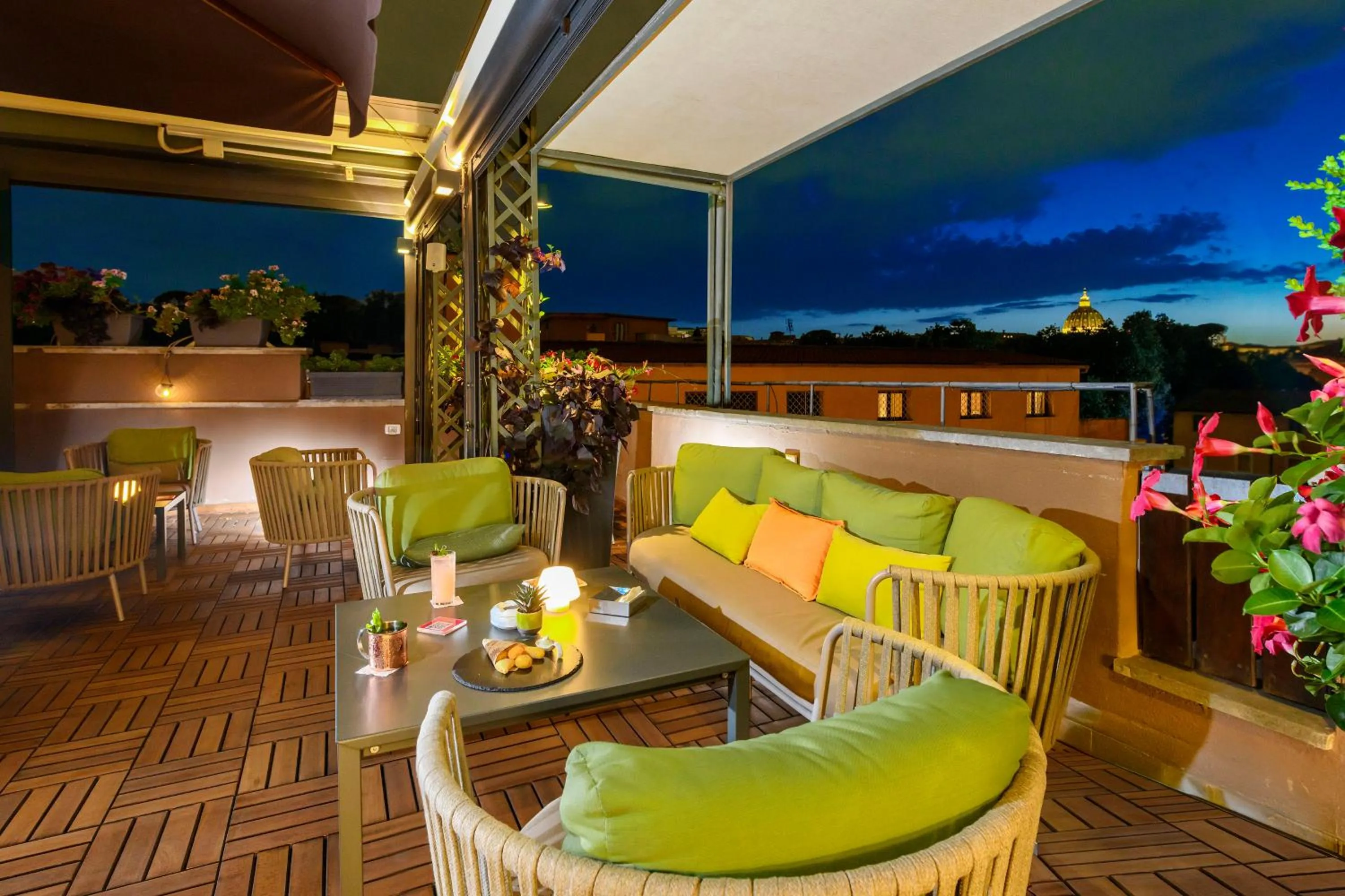 Lounge or bar in Hotel Indigo Rome - St. George by IHG