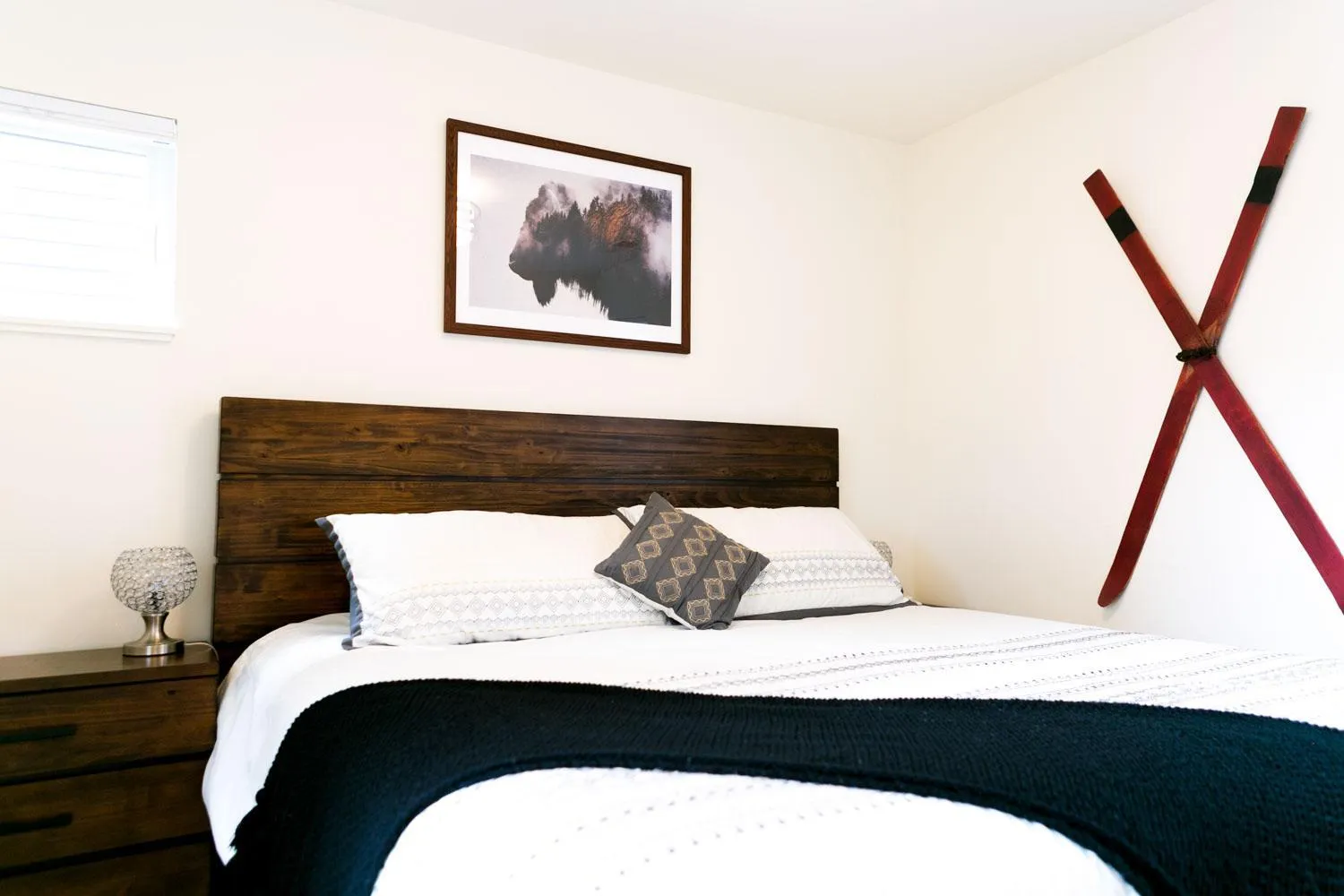 Bedroom, Bed in LUX Modern Chalet, Pool & Hot Tub, 10 Mins to the Mountain & Incredible Views