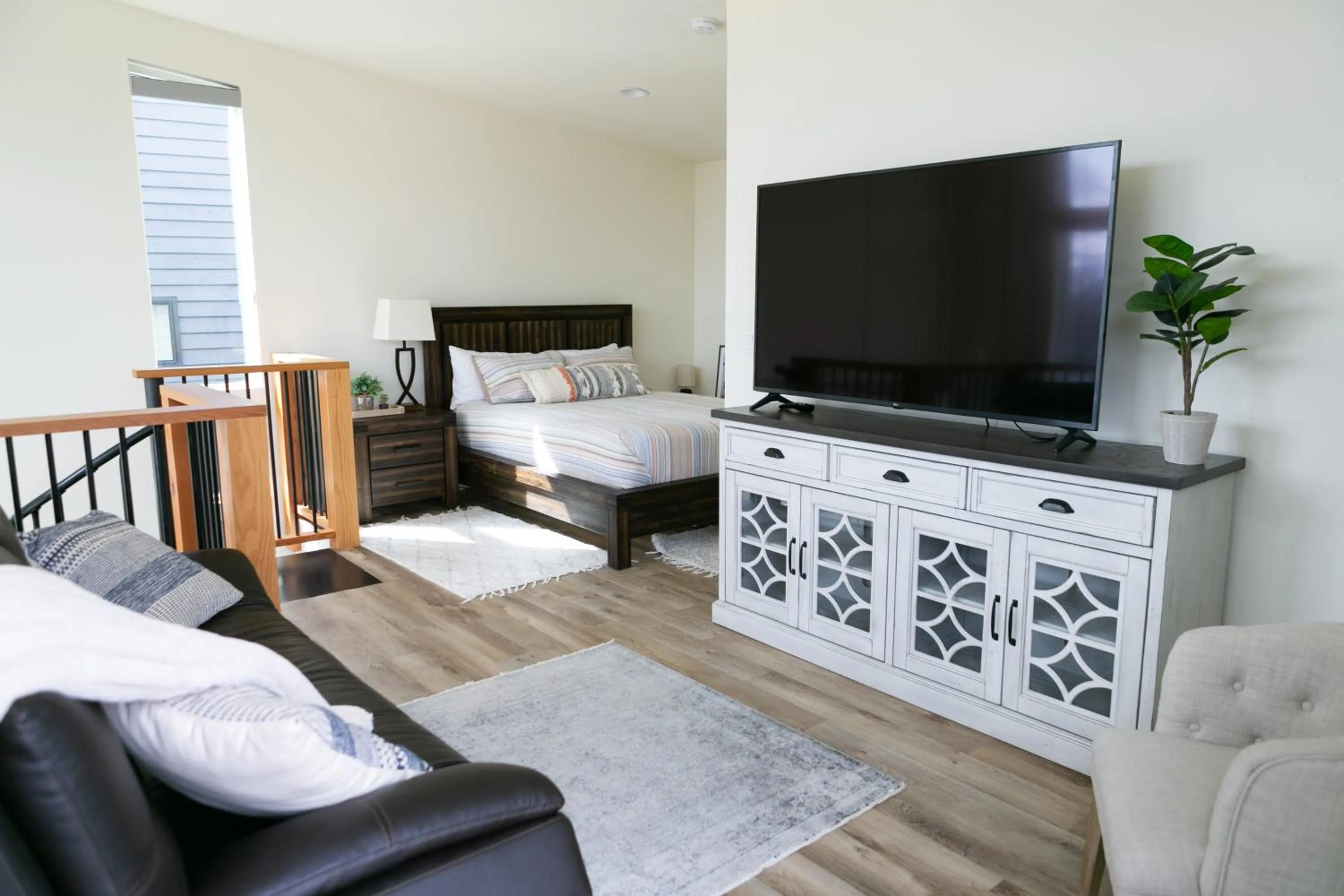 Communal lounge/ TV room, Bed in LUX Modern Chalet, Pool & Hot Tub, 10 Mins to the Mountain & Incredible Views