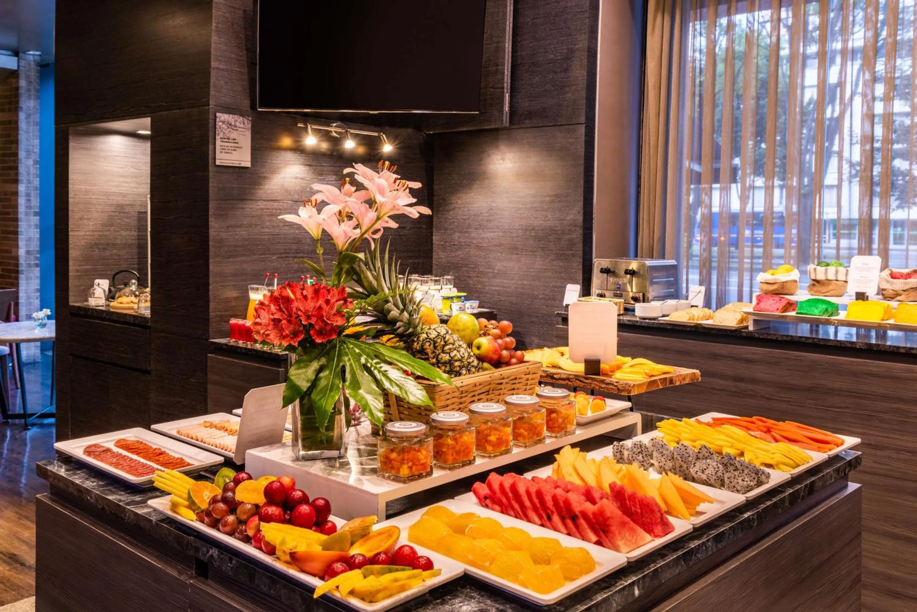 Breakfast in NH Collection Bogota Terra 100 Royal