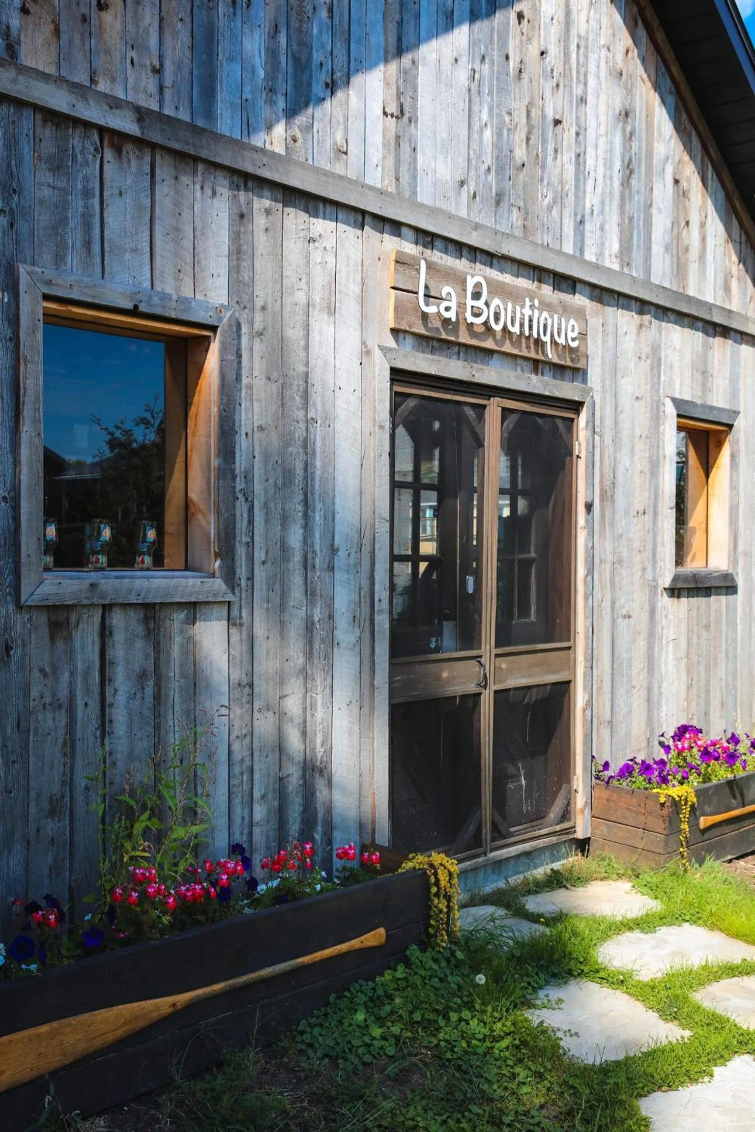 On-site shops in Maison Cadorette