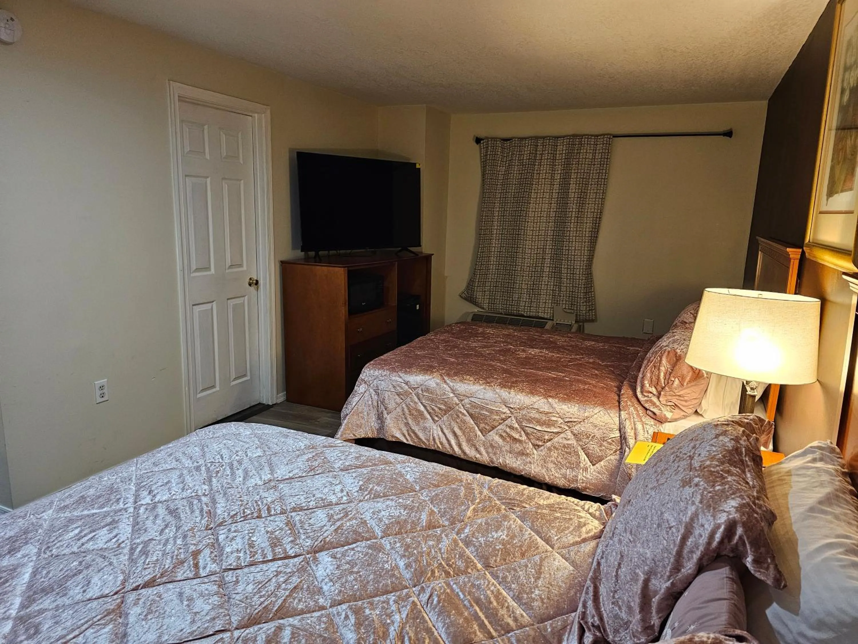 Bed in Stardust Motel