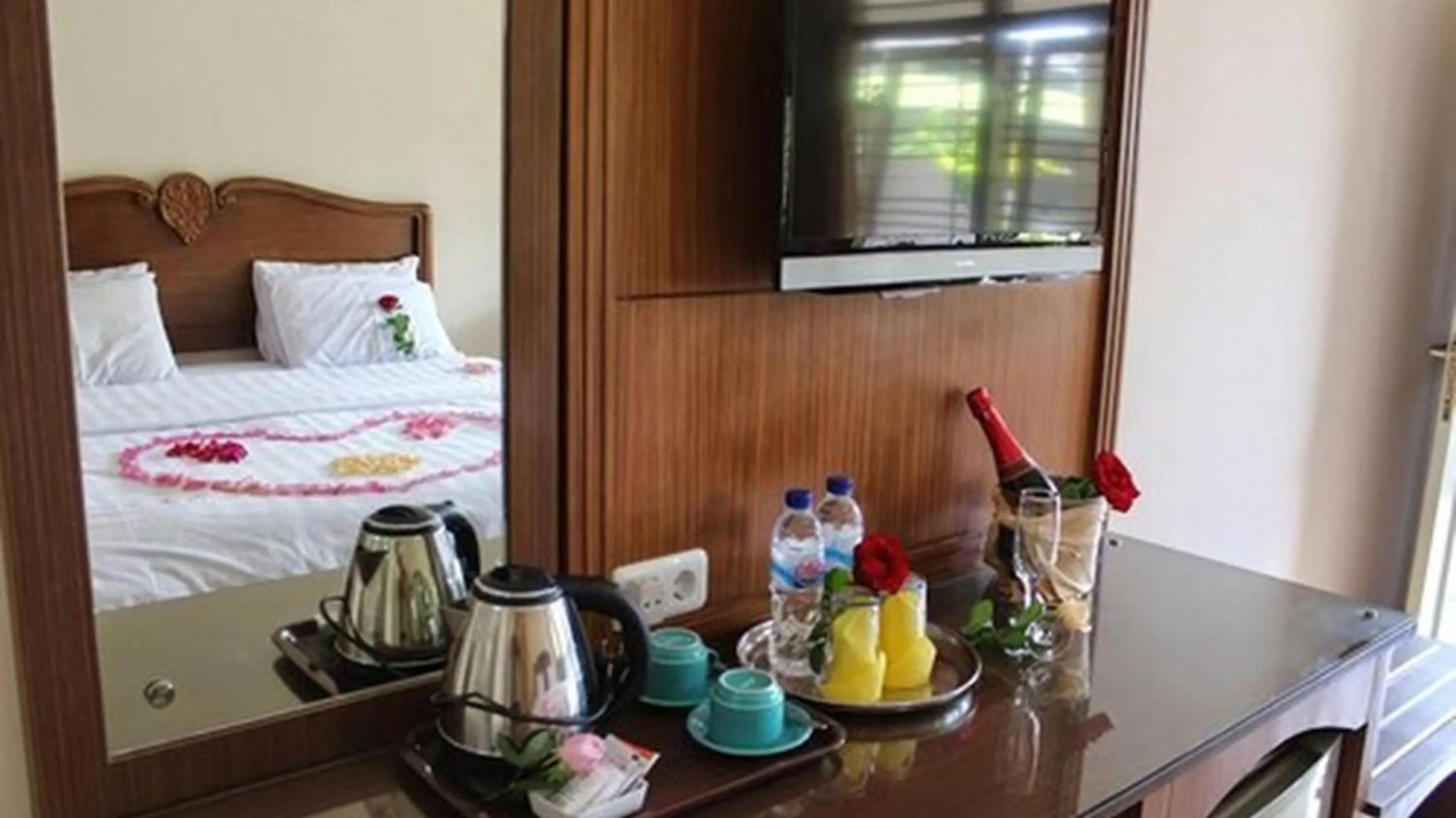 Property building, Bed in Hotel Besar Purwokerto