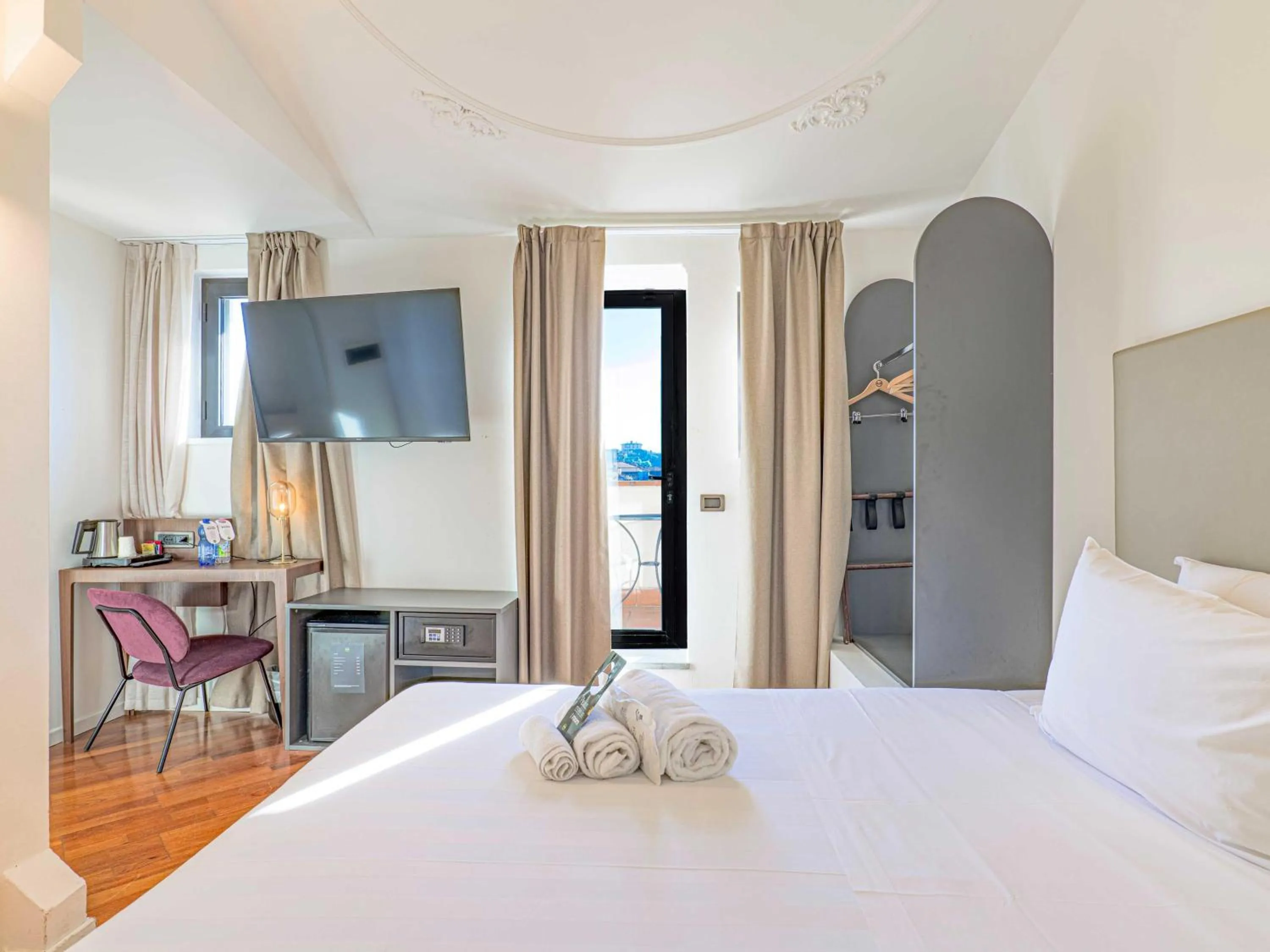 Photo of the whole room, Bed in B&B Hotel Firenze Laurus Al Duomo