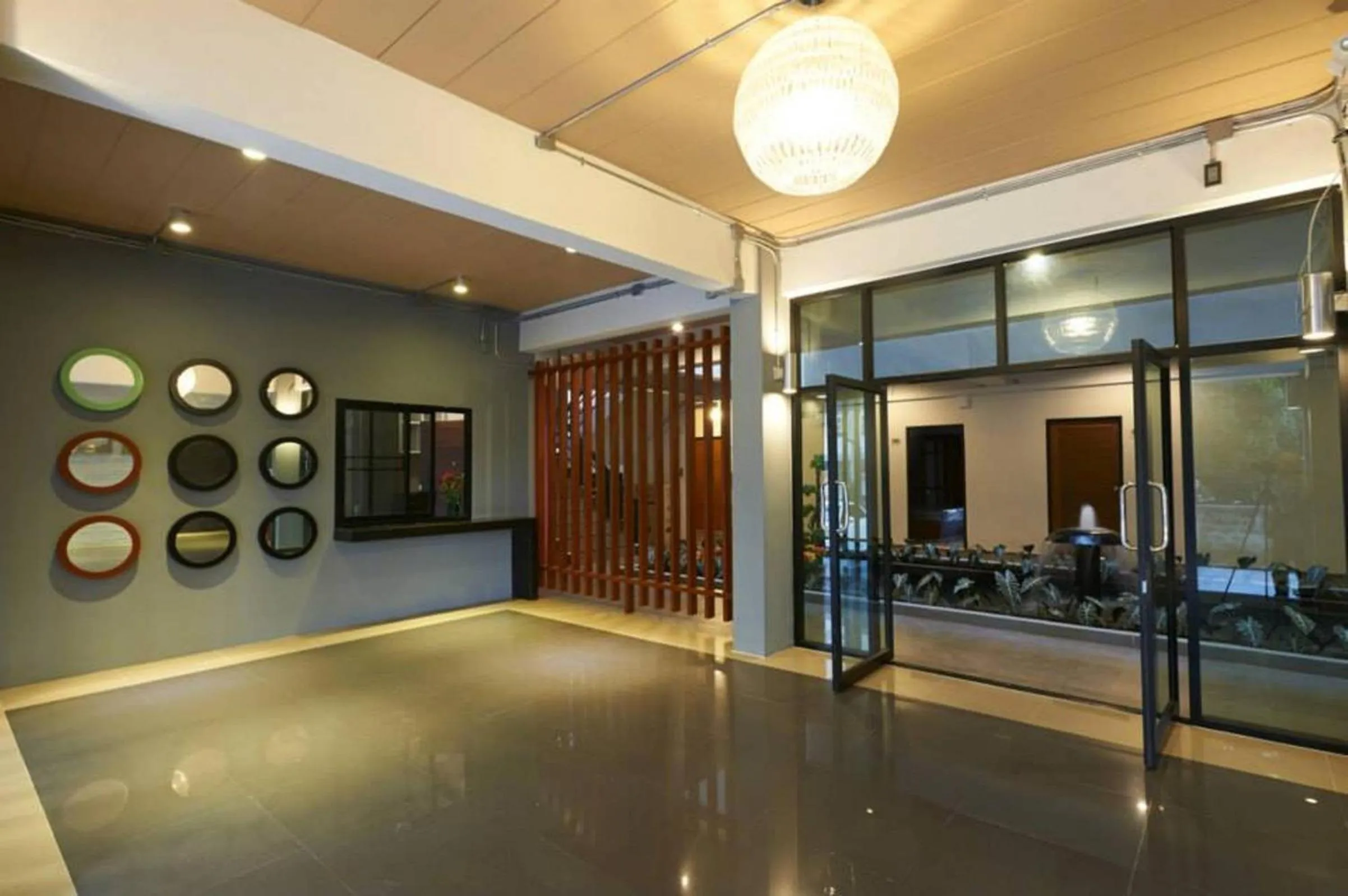 Facade/entrance in Euanjitt Chill House