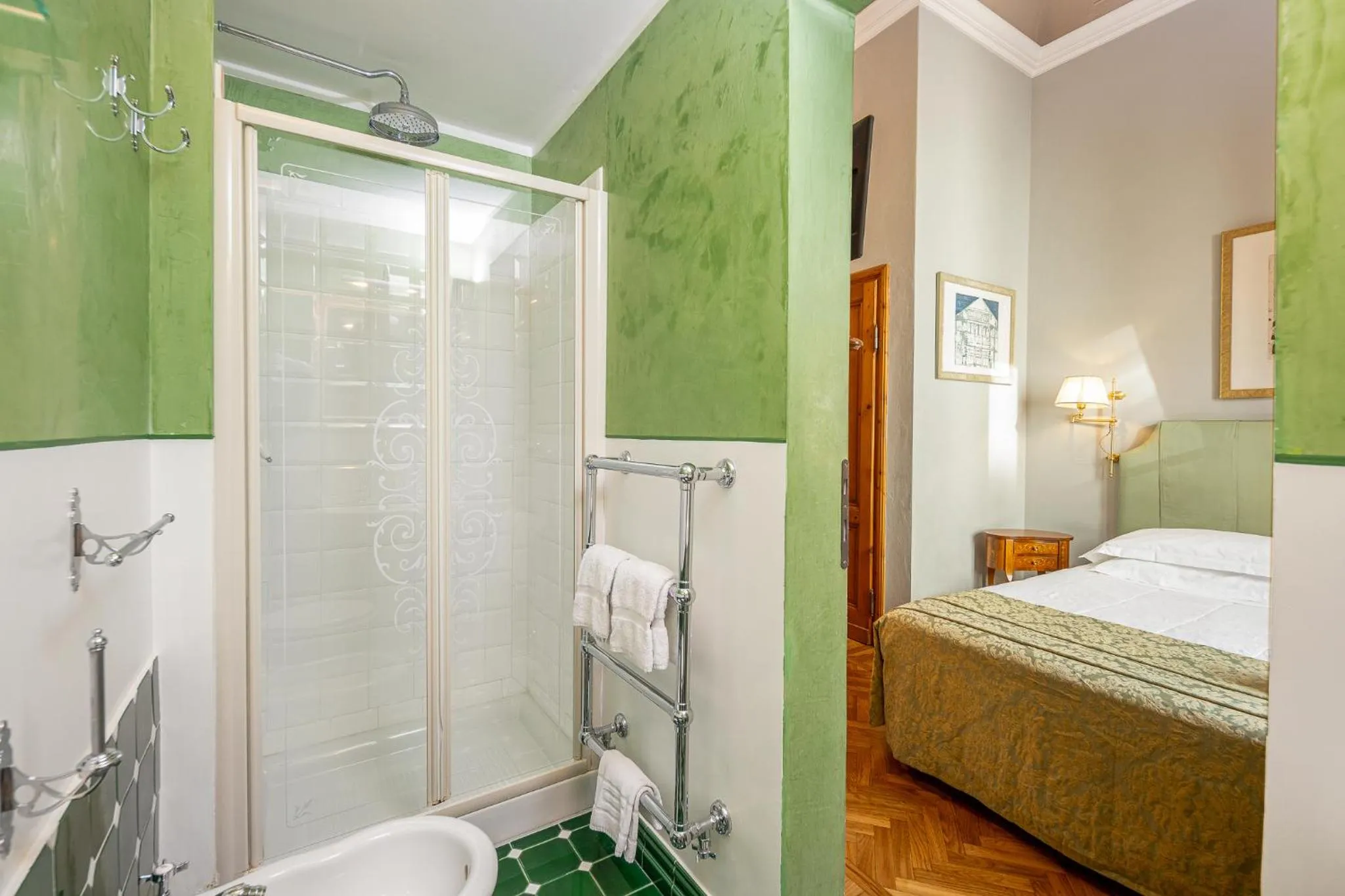 Shower, Bed in Il Marzocco Boutique B&B