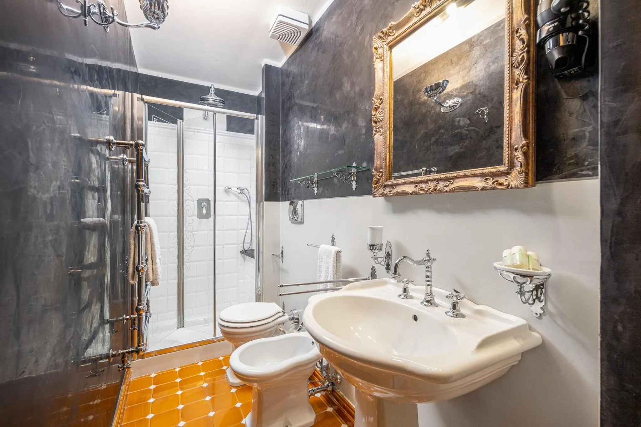 Shower in Il Marzocco Boutique B&B