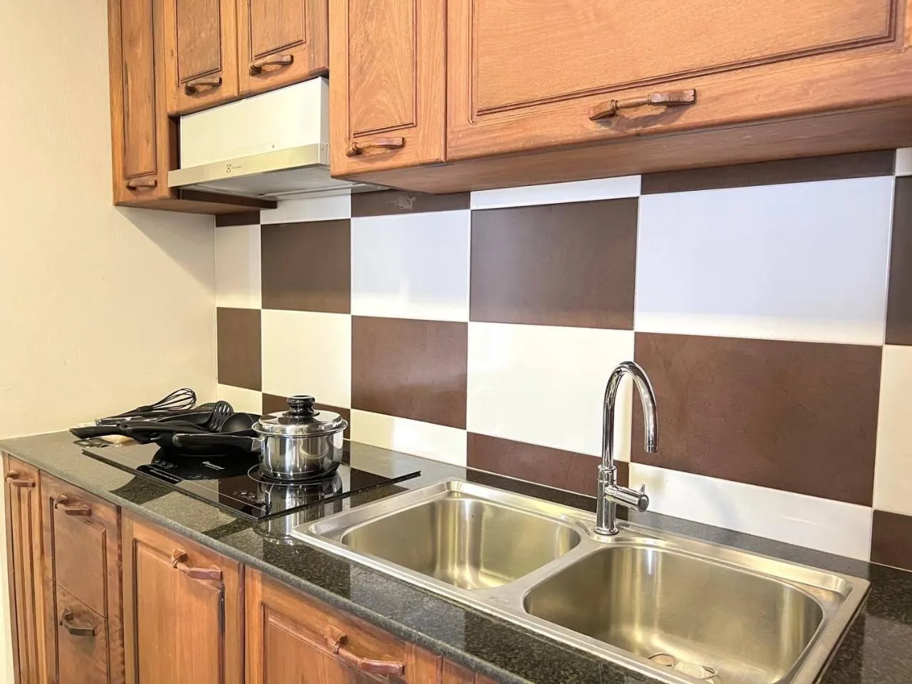 kitchen in WH Bassac Residence
