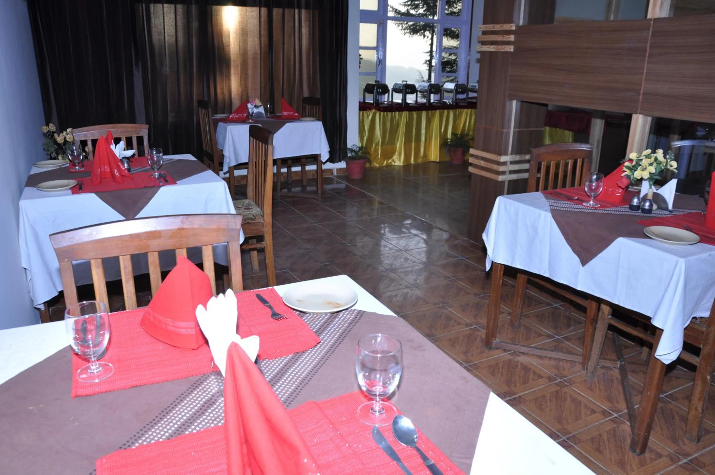 Restaurant/places to eat in Hotel Ekant