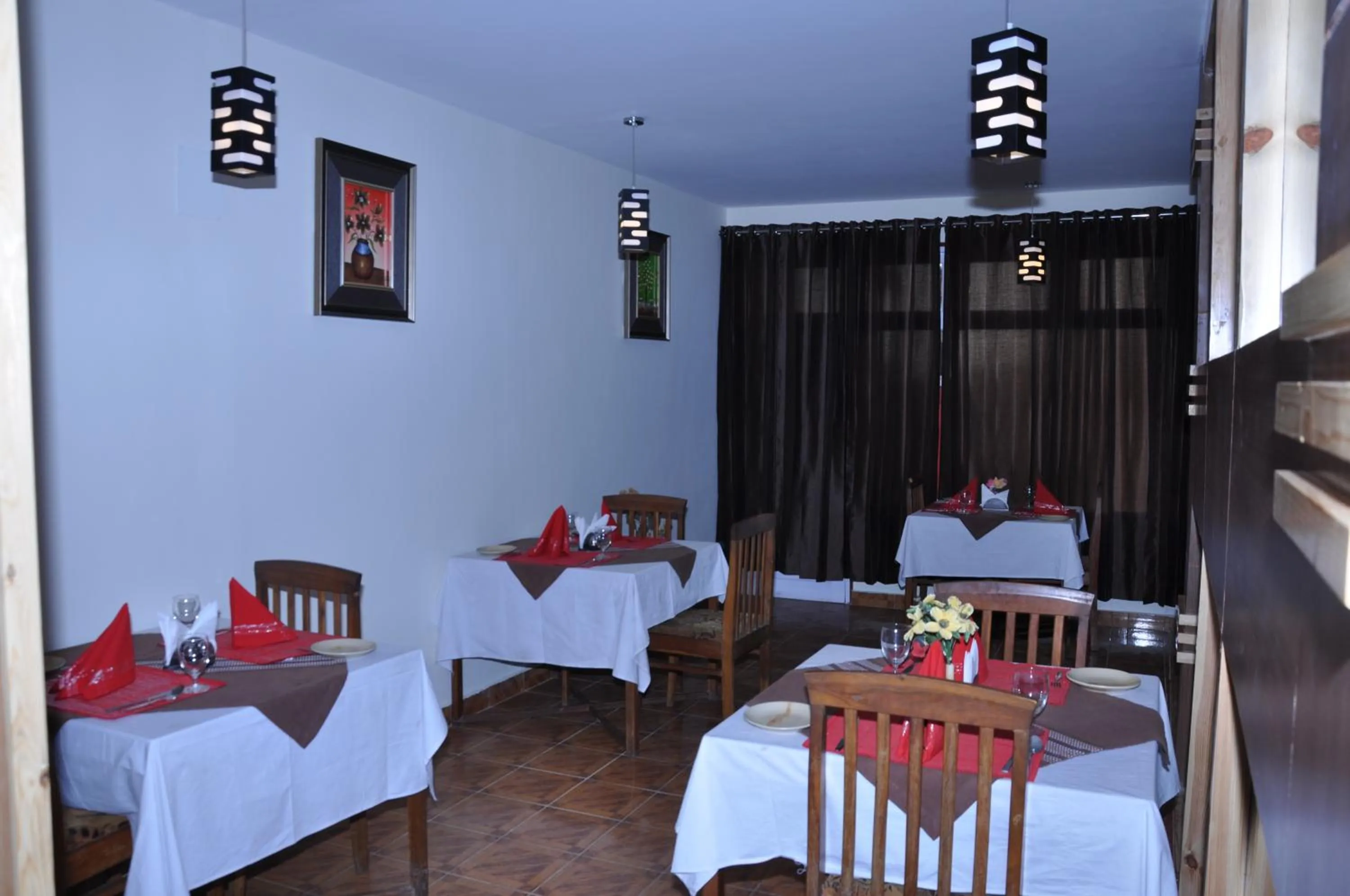 Restaurant/places to eat in Hotel Ekant