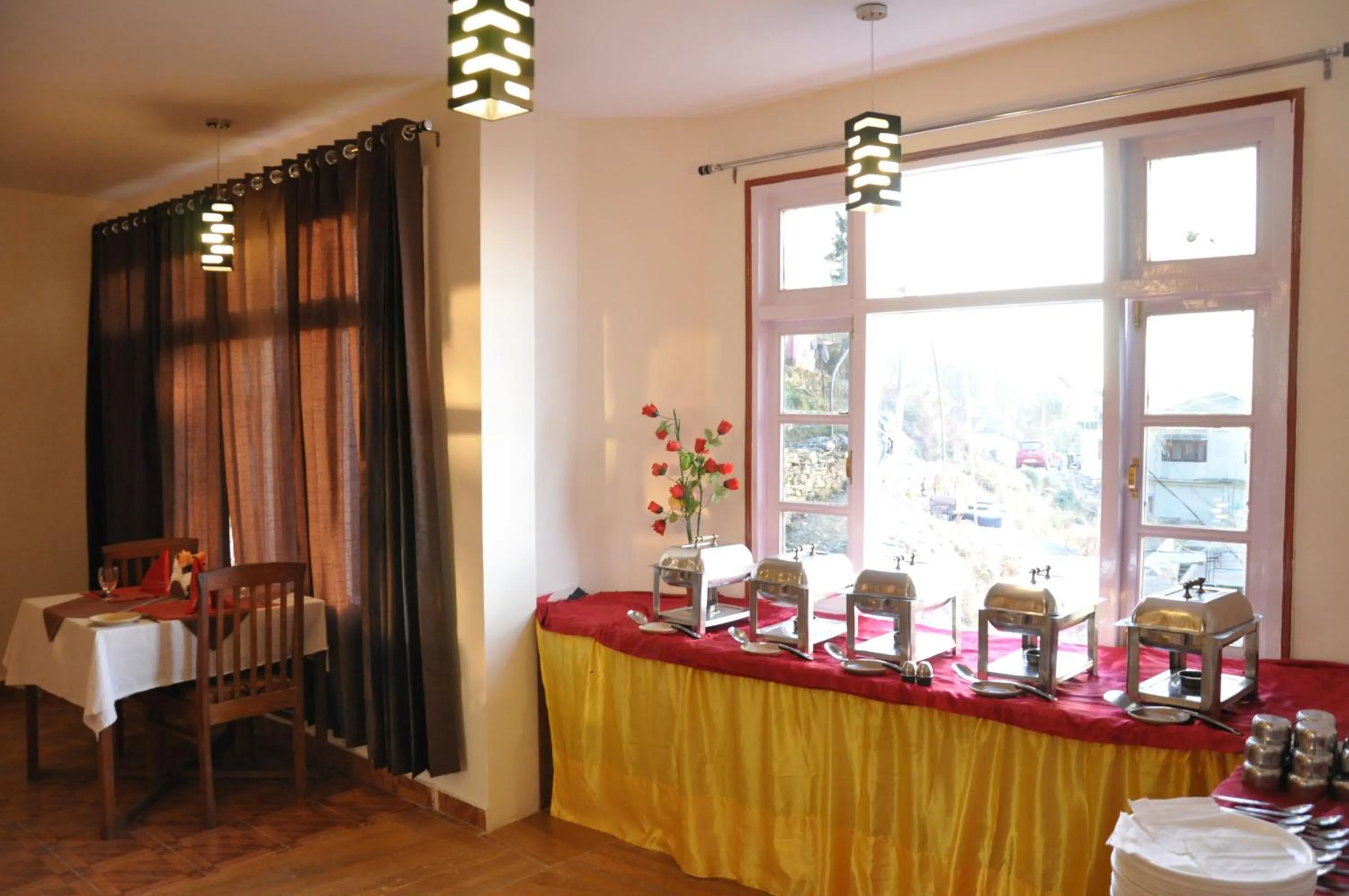 Food and drinks in Hotel Ekant