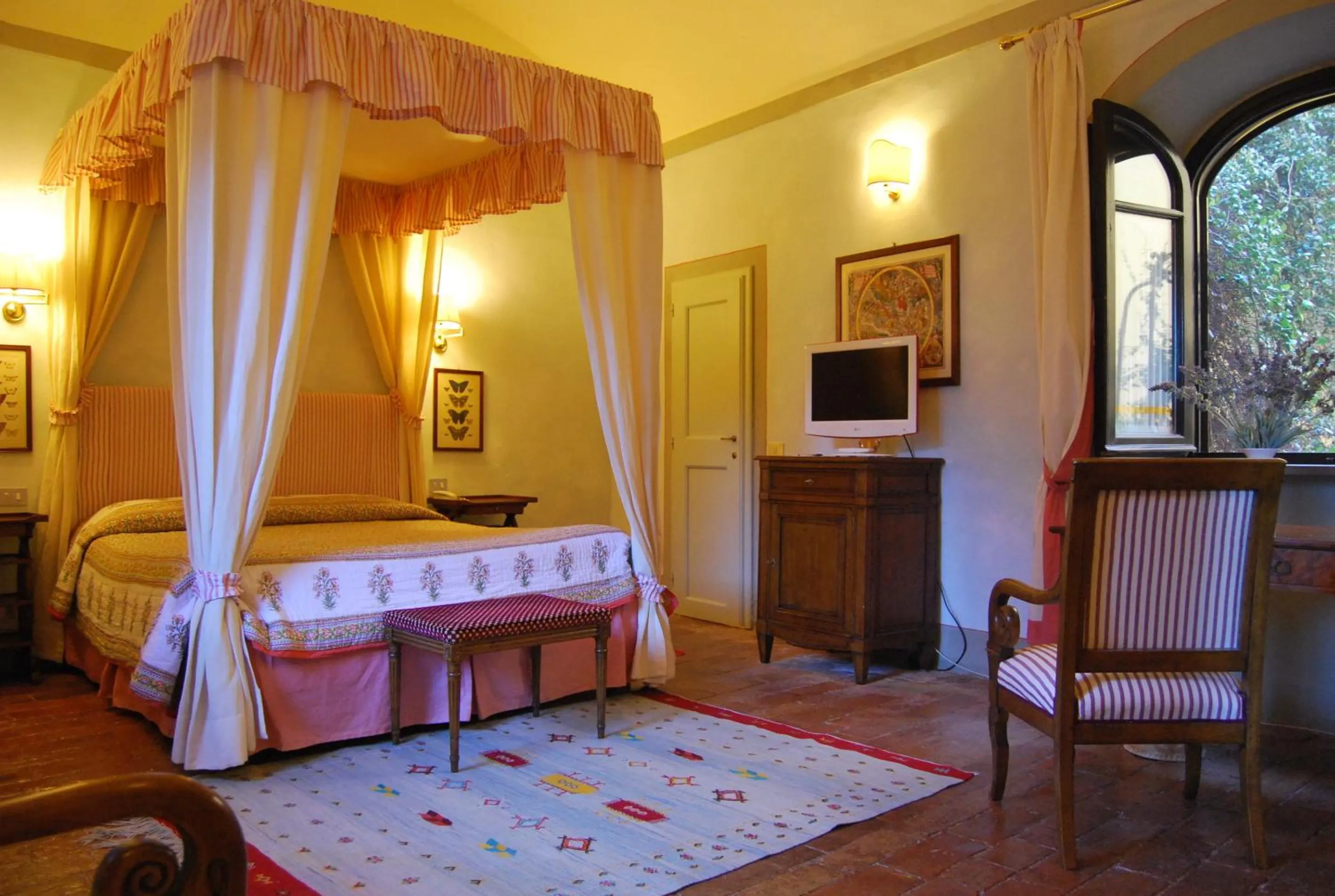 Photo of the whole room, Bed in Villa Il Poggiale Dimora Storica