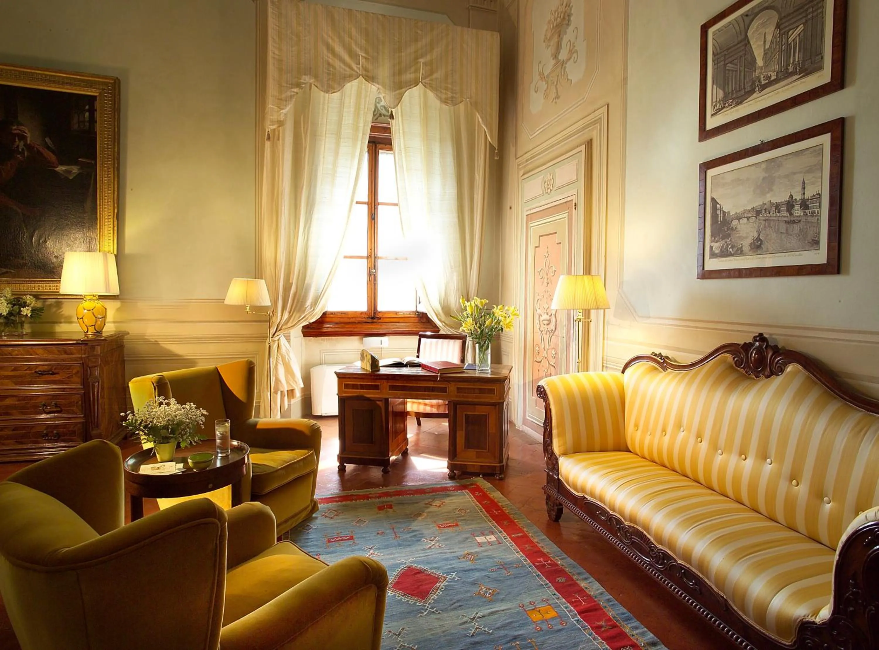 Communal lounge/ TV room in Villa Il Poggiale Dimora Storica