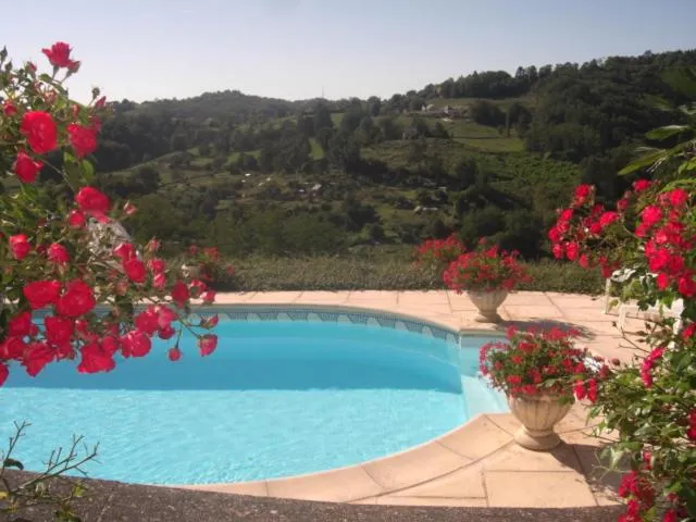 Swimming pool in Suite EUGENIE piscine MAISON BLANCHE TULLE