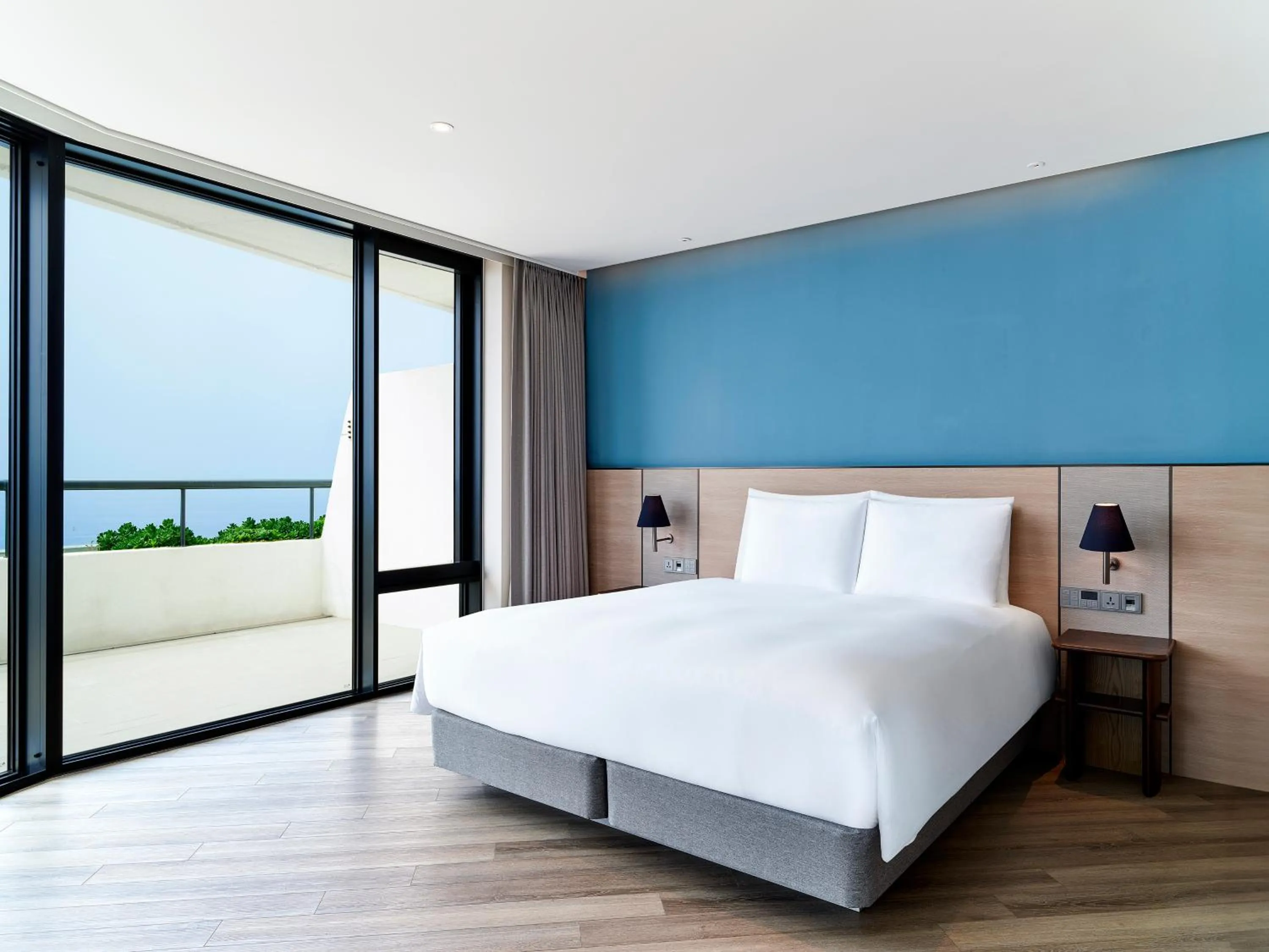 Bedroom, Bed in Parnas Hotel Jeju