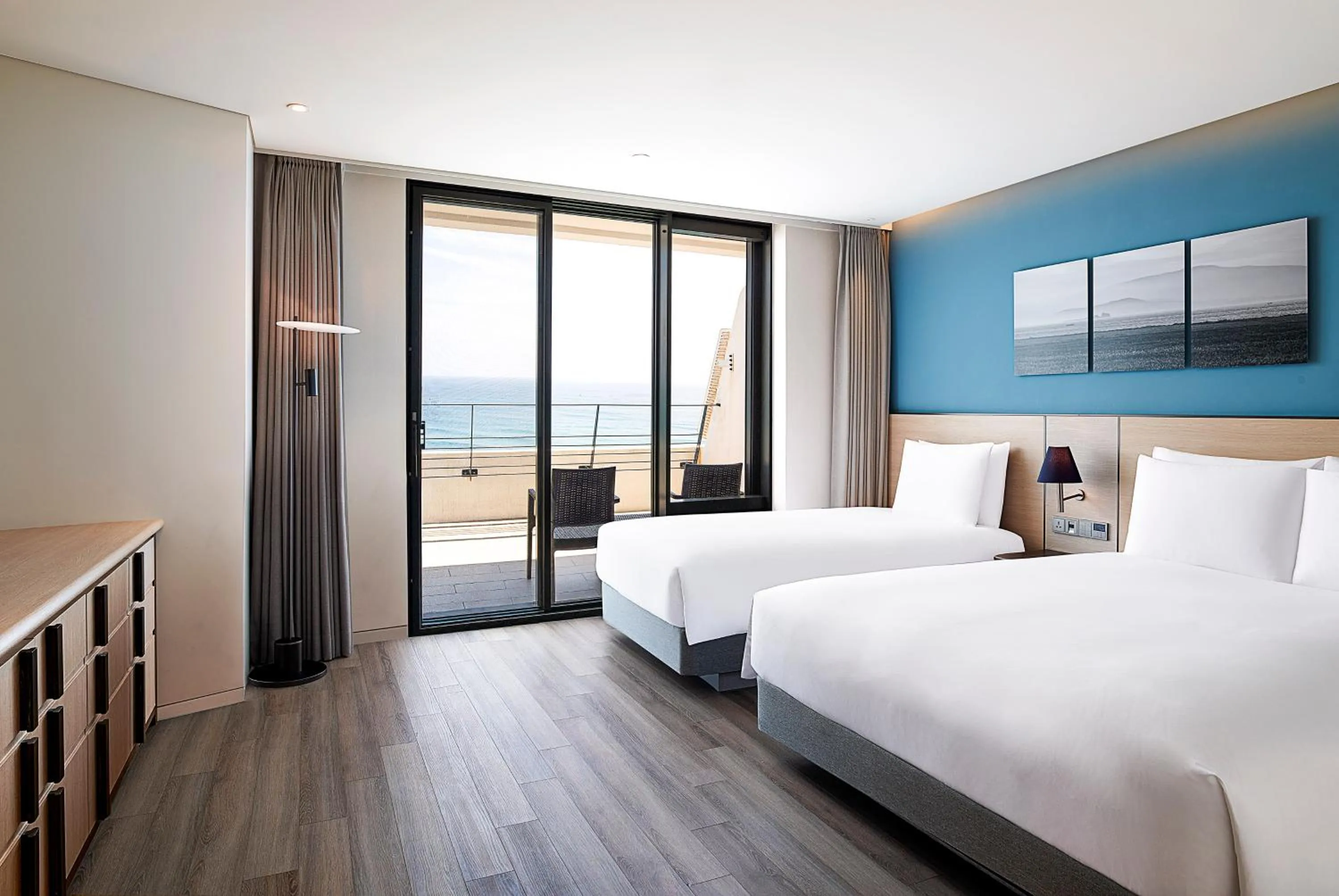 Bedroom, Bed in Parnas Hotel Jeju