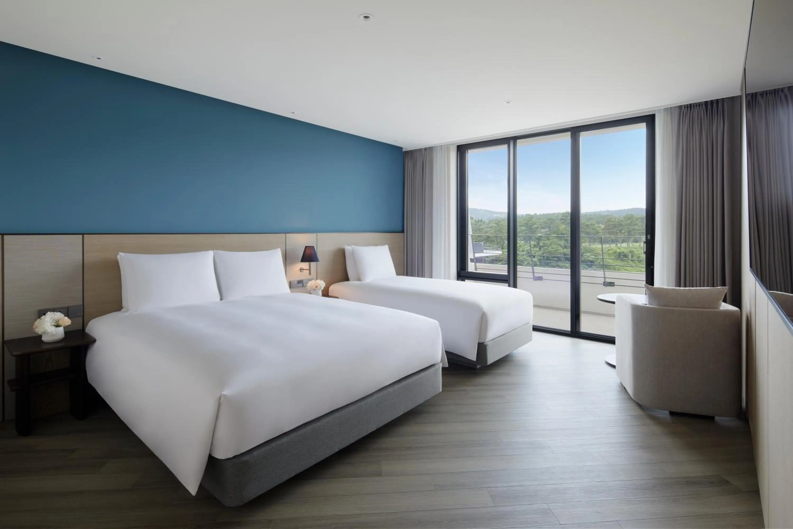 Photo of the whole room, Bed in Parnas Hotel Jeju