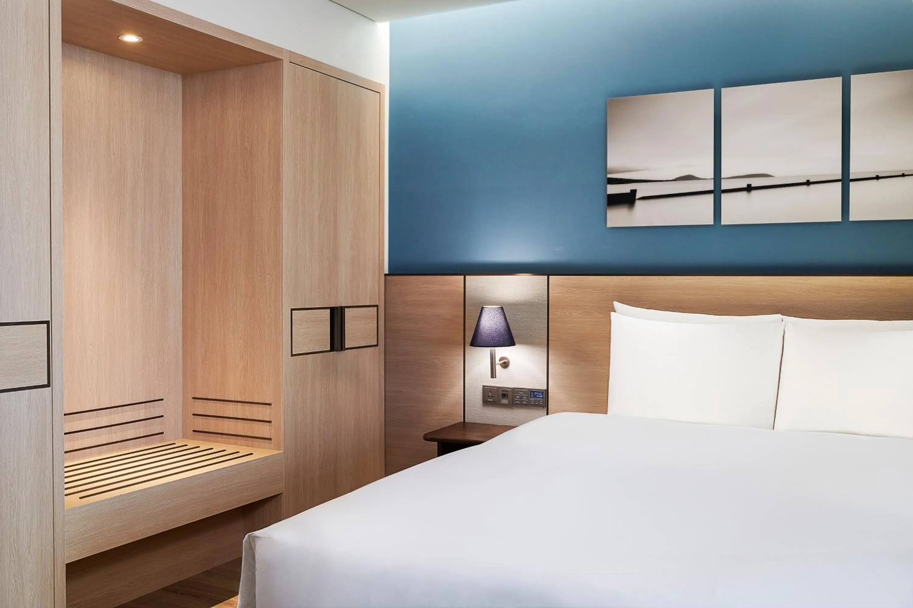 Bedroom, Bed in Parnas Hotel Jeju