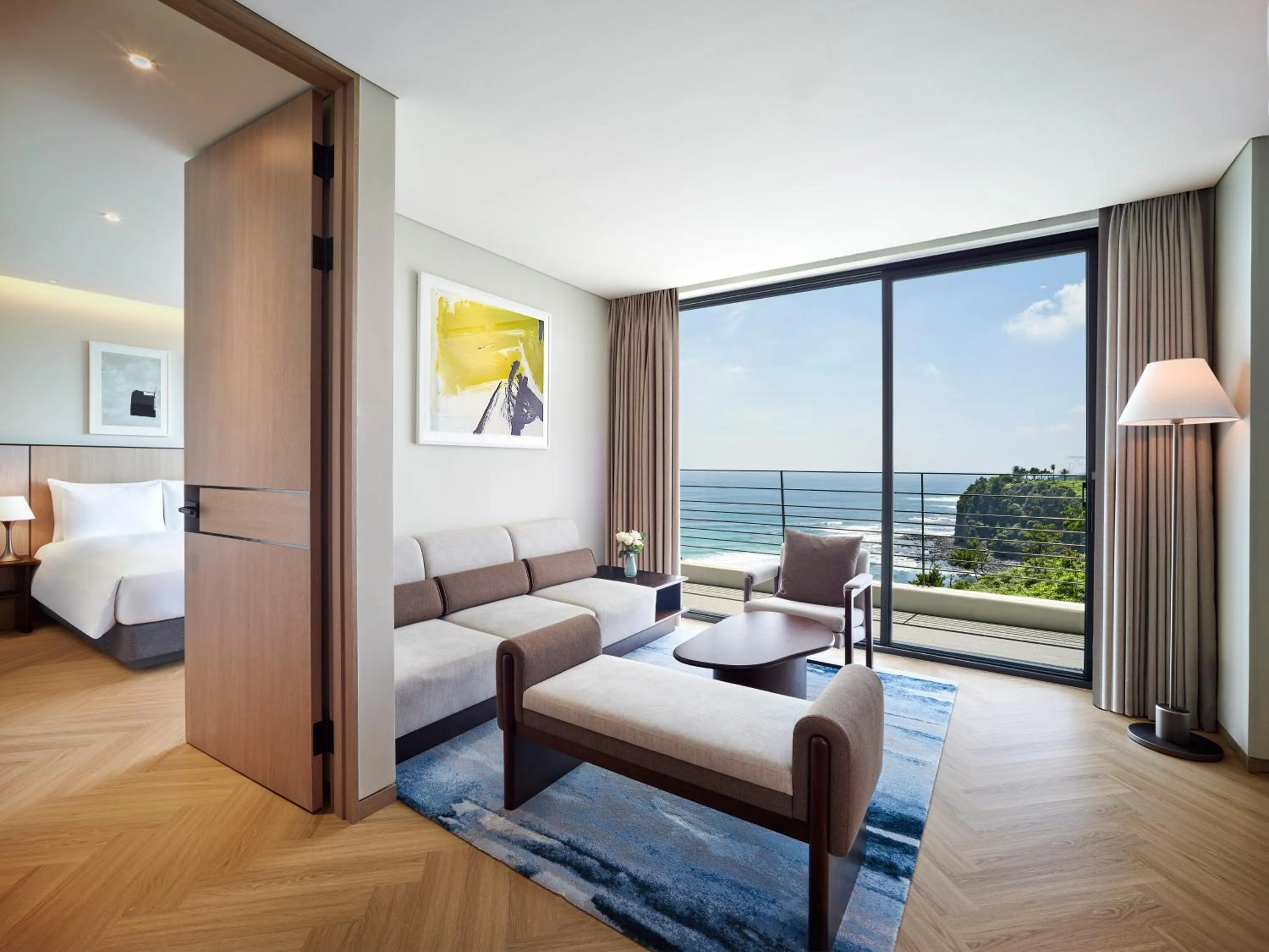 Living room, Bed in Parnas Hotel Jeju