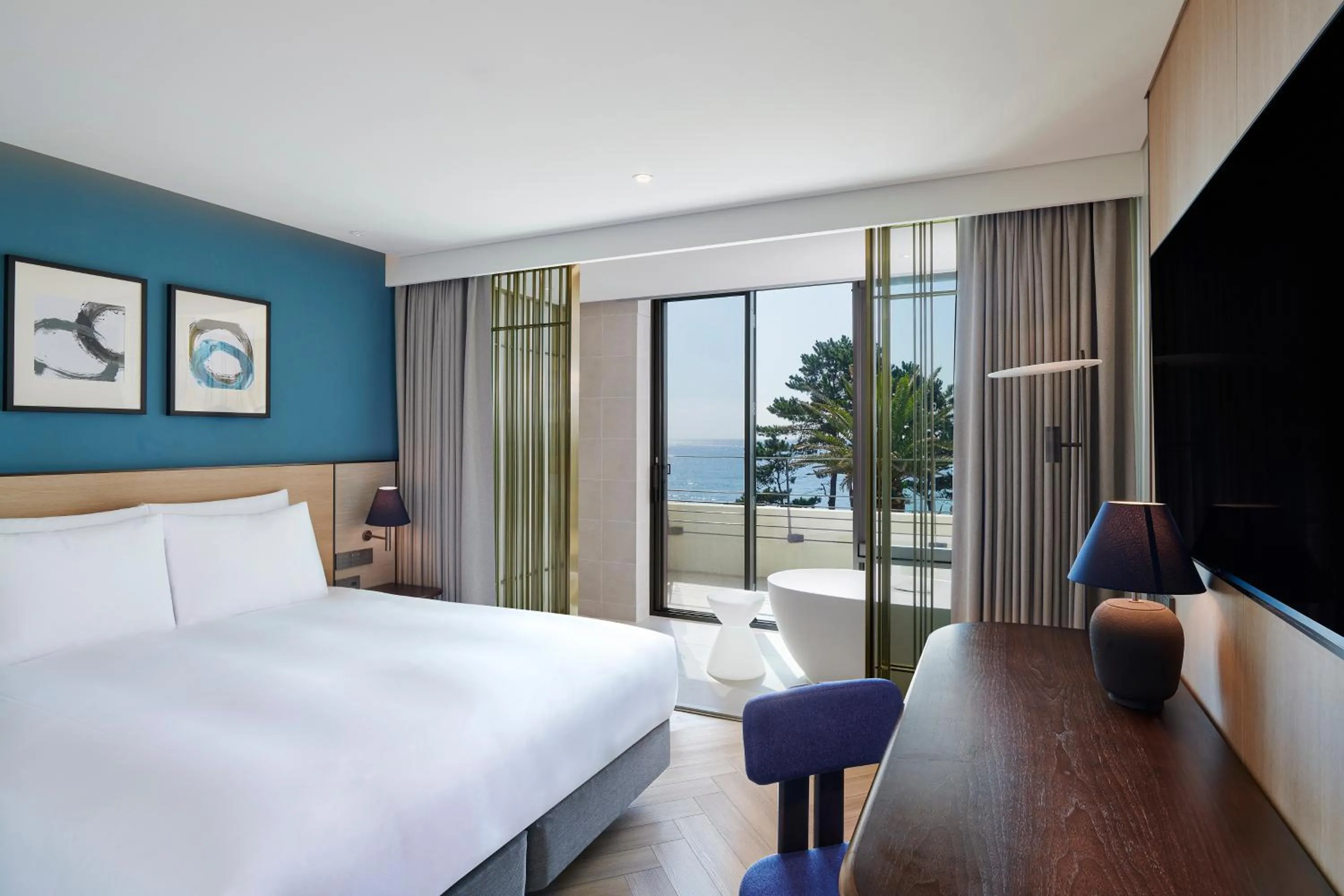 Bedroom, Bed in Parnas Hotel Jeju