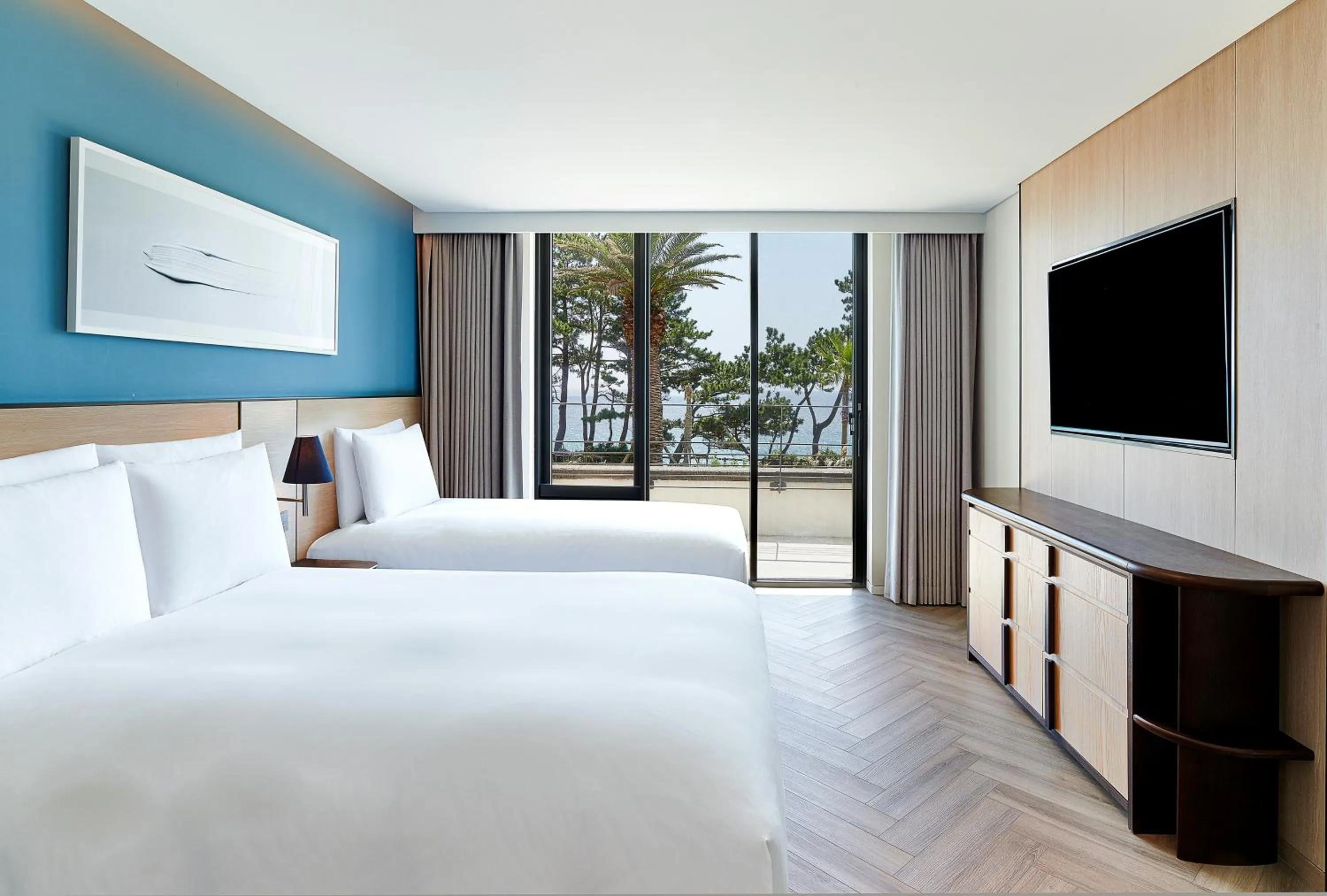 Bedroom, Bed in Parnas Hotel Jeju