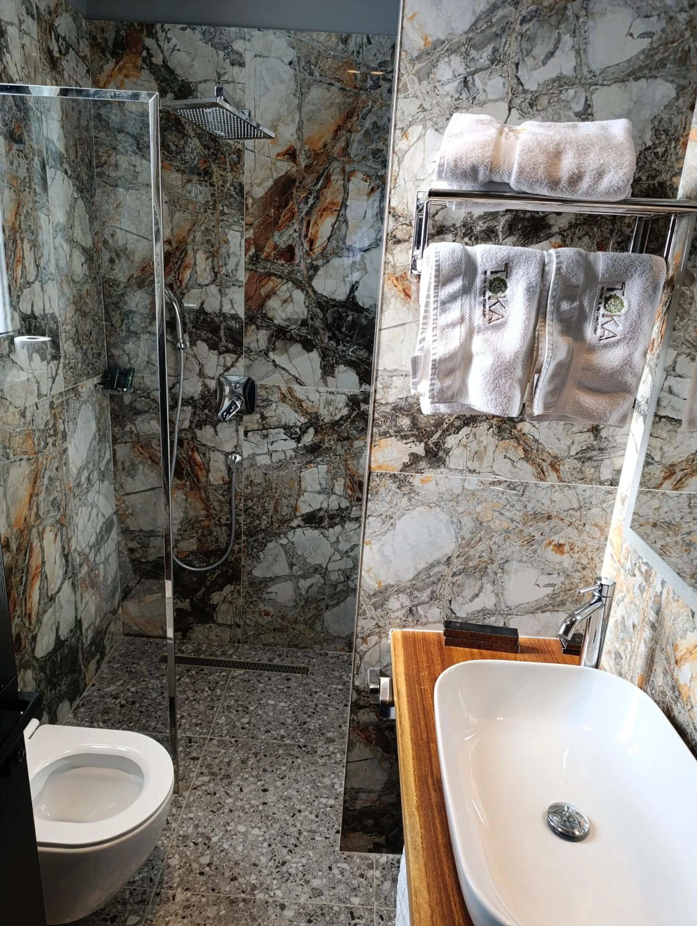 Shower in Toka Hotel Restaurant