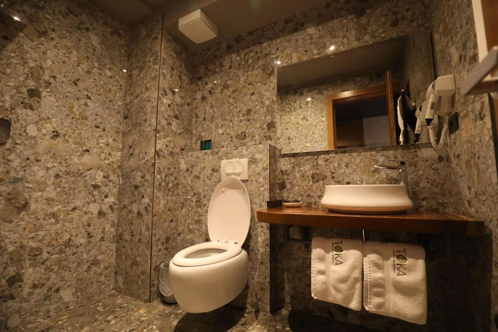 Toilet in Toka Hotel Restaurant