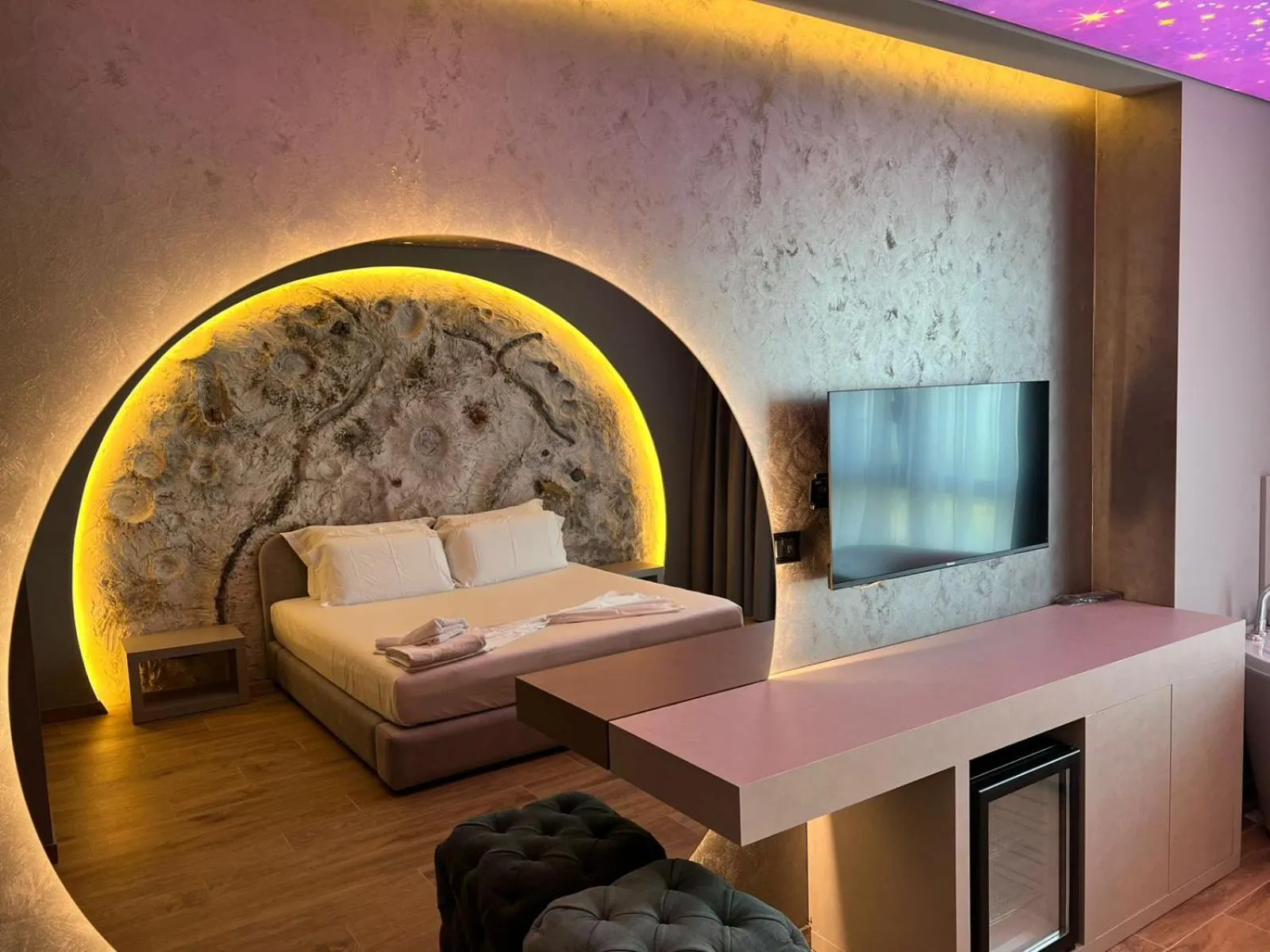 Bed in Toka Hotel Restaurant