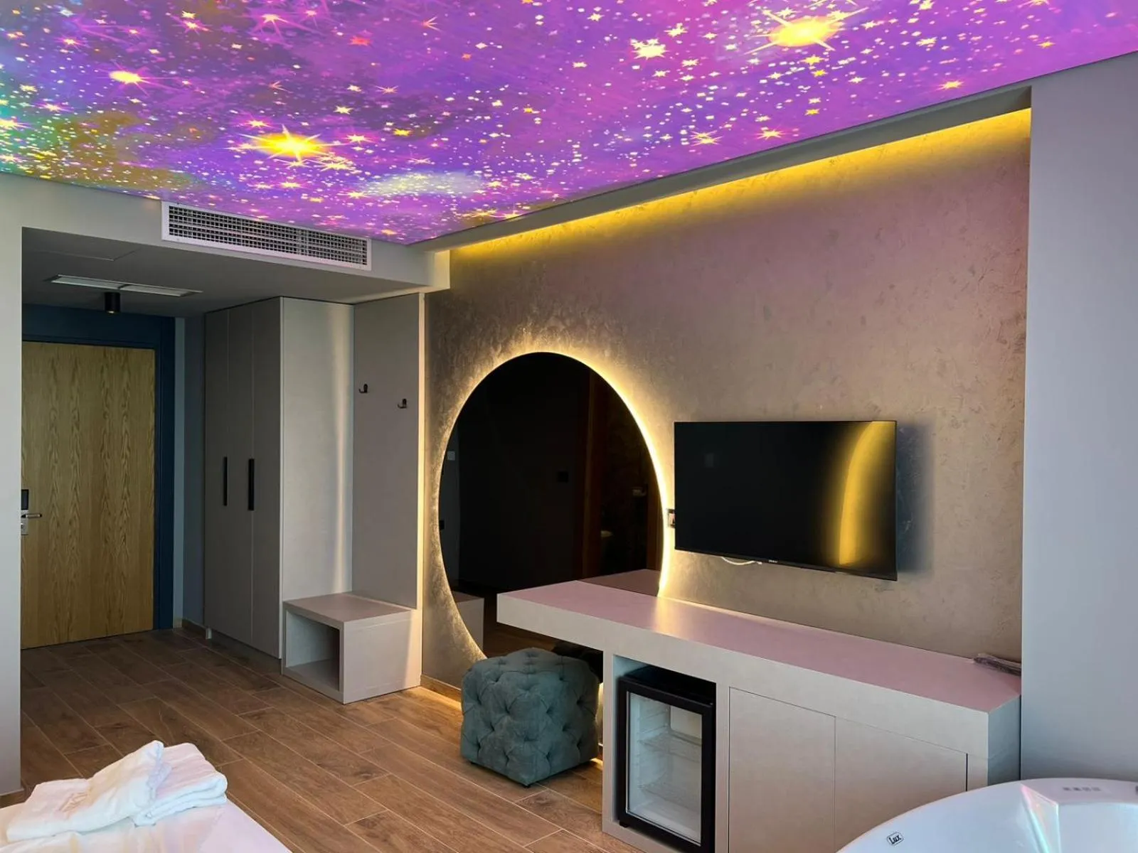 Photo of the whole room, Bed in Toka Hotel Restaurant