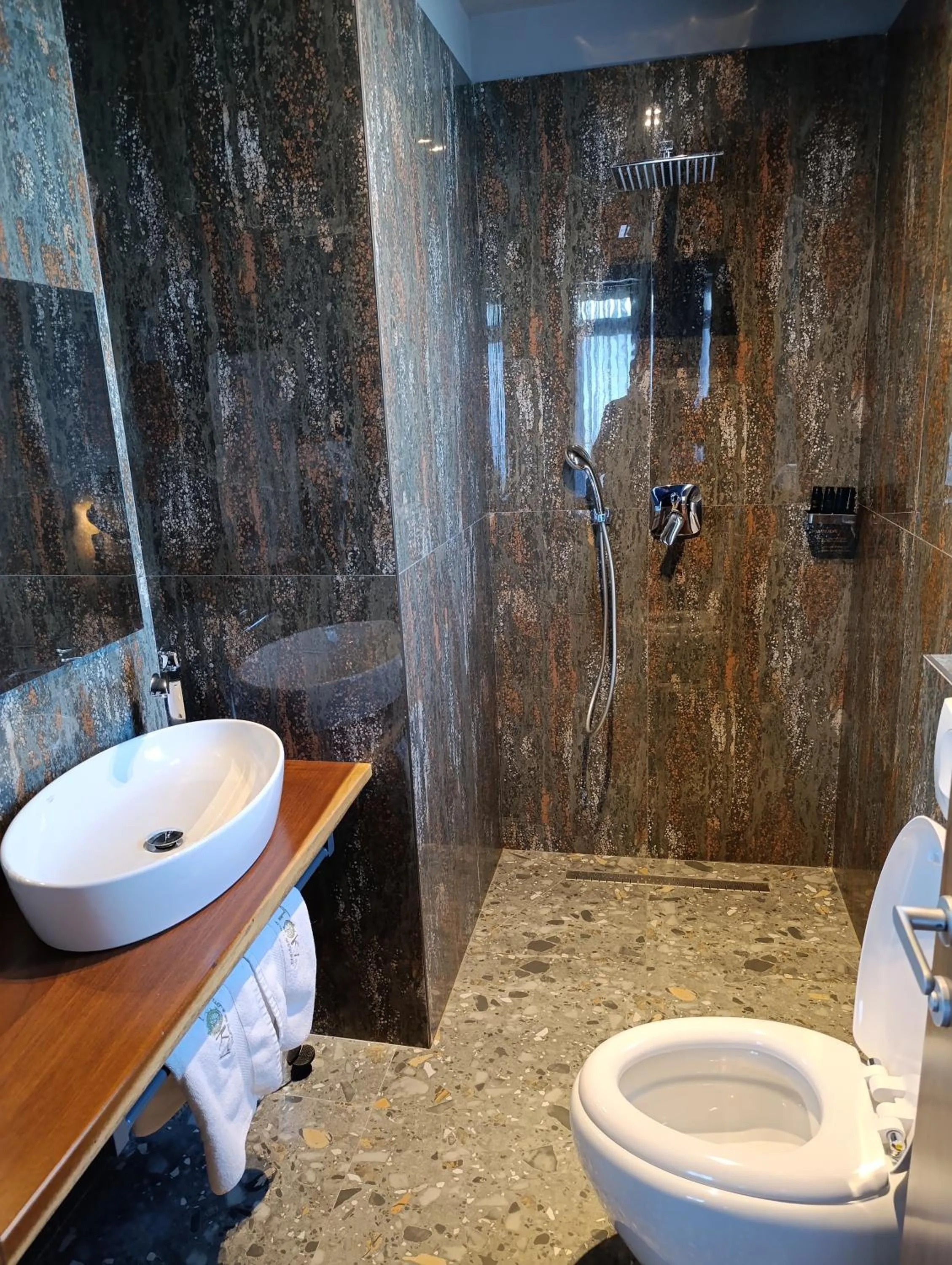 Shower in Toka Hotel Restaurant