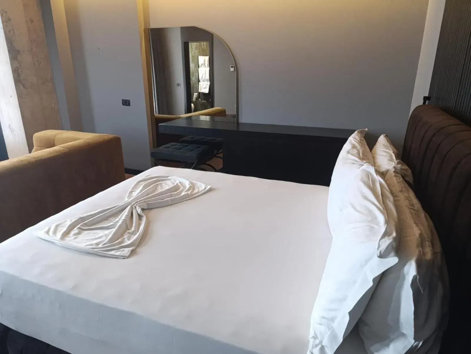 Triple Room with Pool View in Toka Hotel Restaurant Triple Room with Pool View in Toka Hotel Restaurant