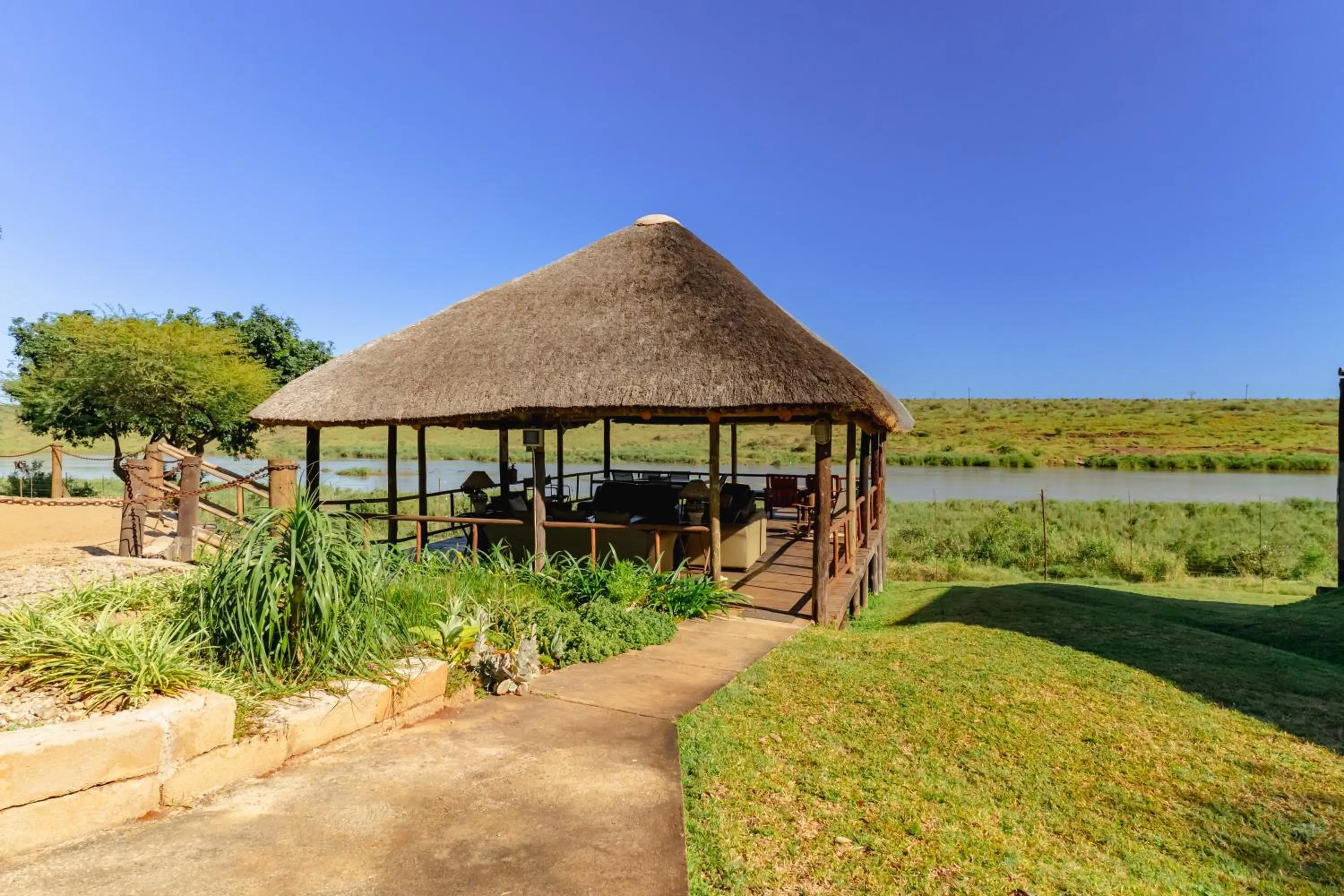 Seating area in Crocodile Bridge Safari Lodge