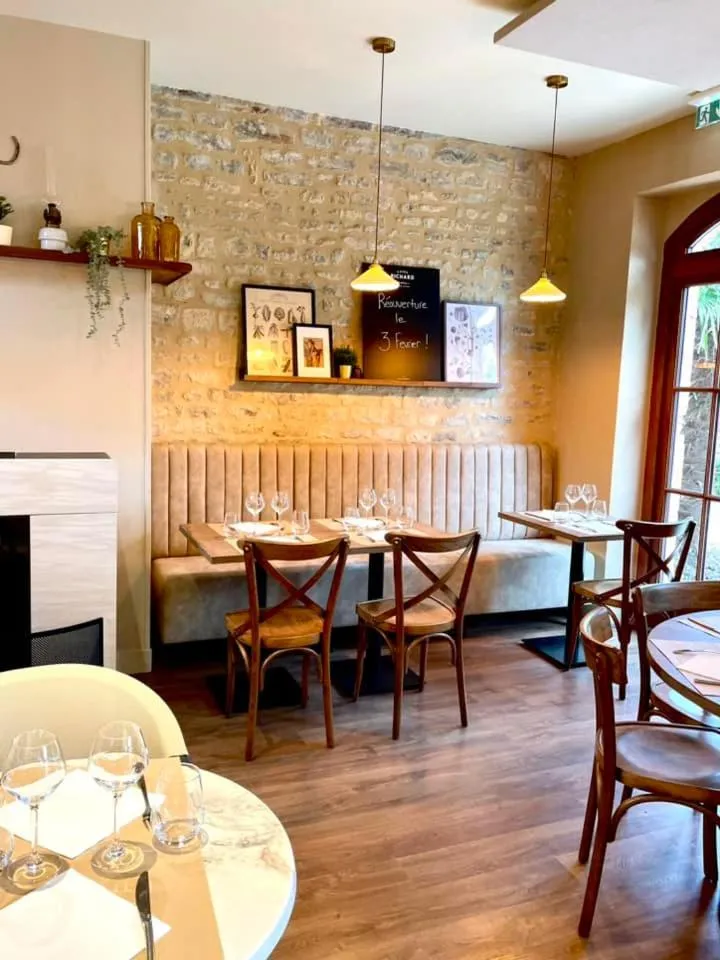 Restaurant/places to eat in La suite