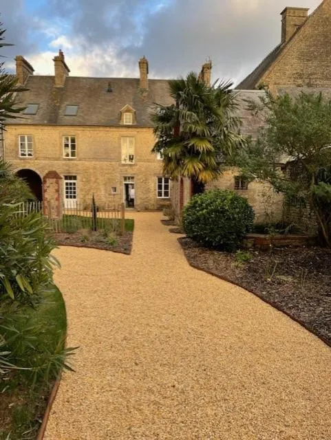 Property building in La suite